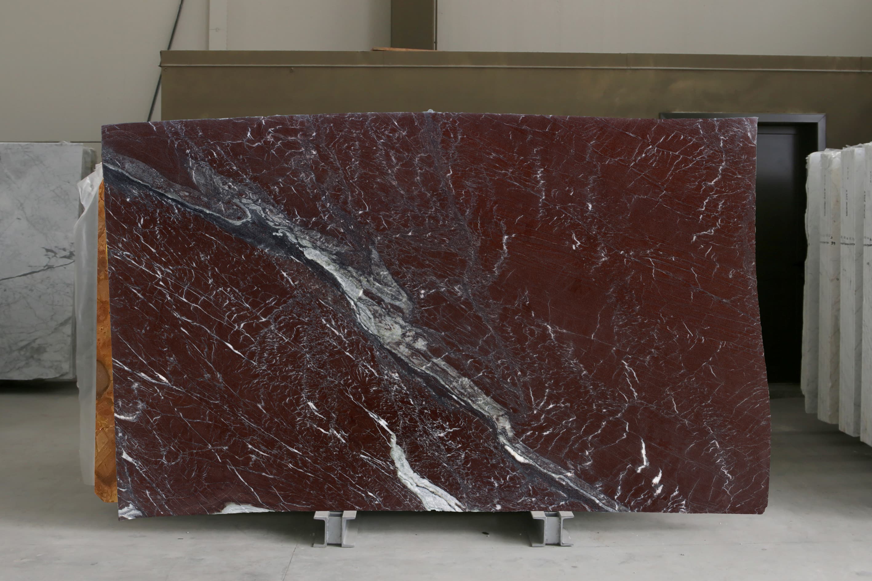 Rosso Laguna · Select