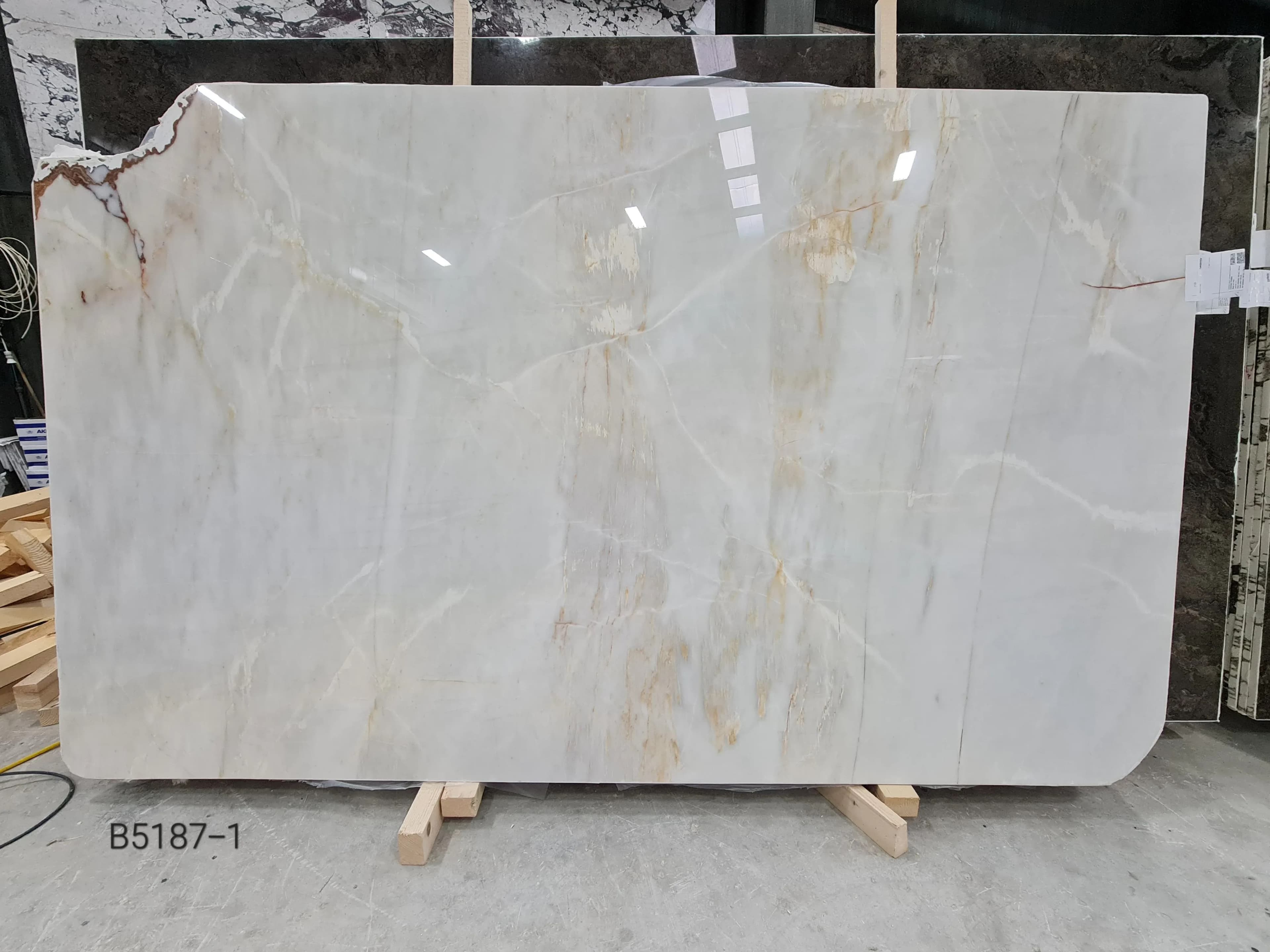 Calacatta Amber · Select