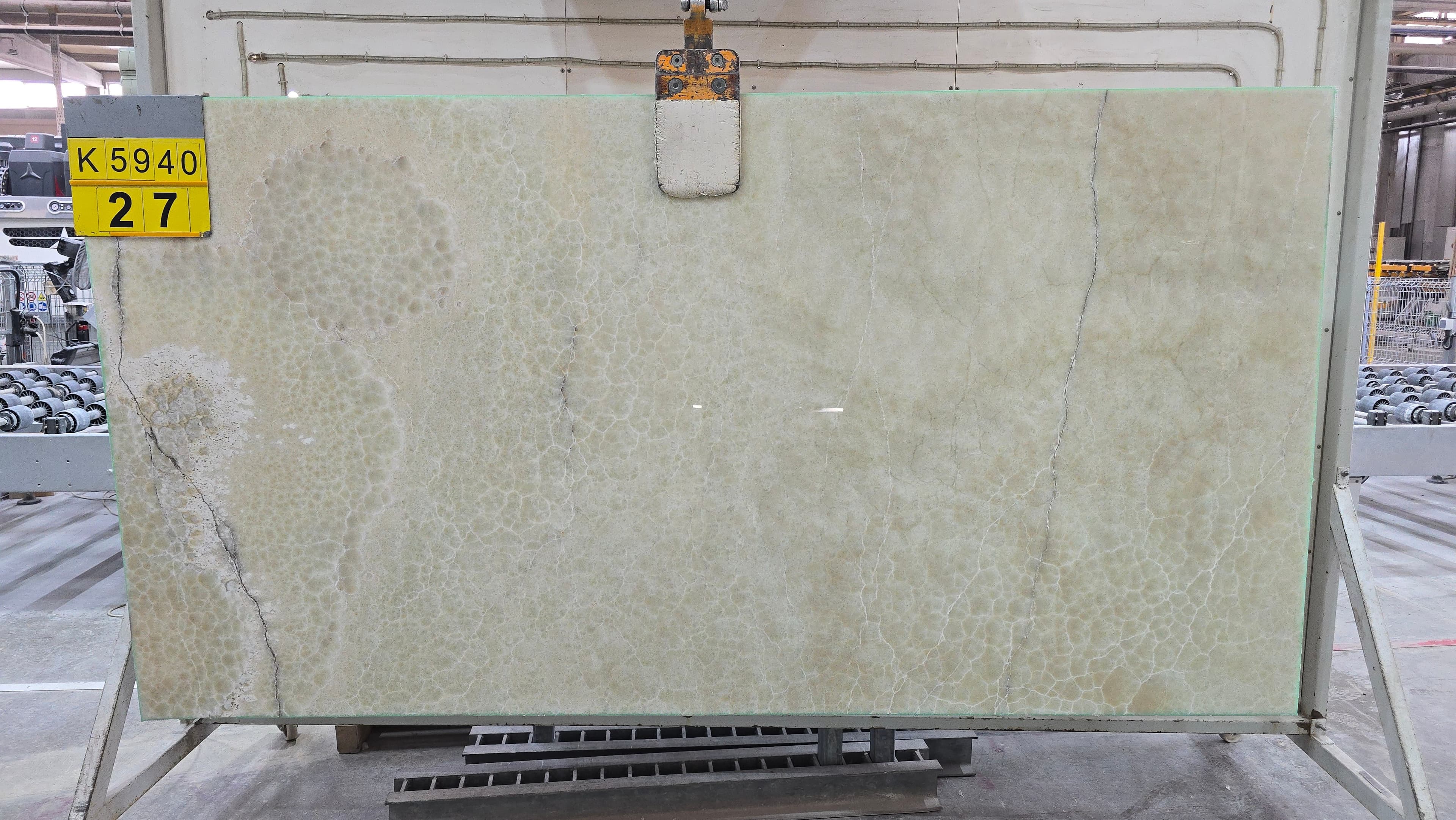 White Onyx · Select