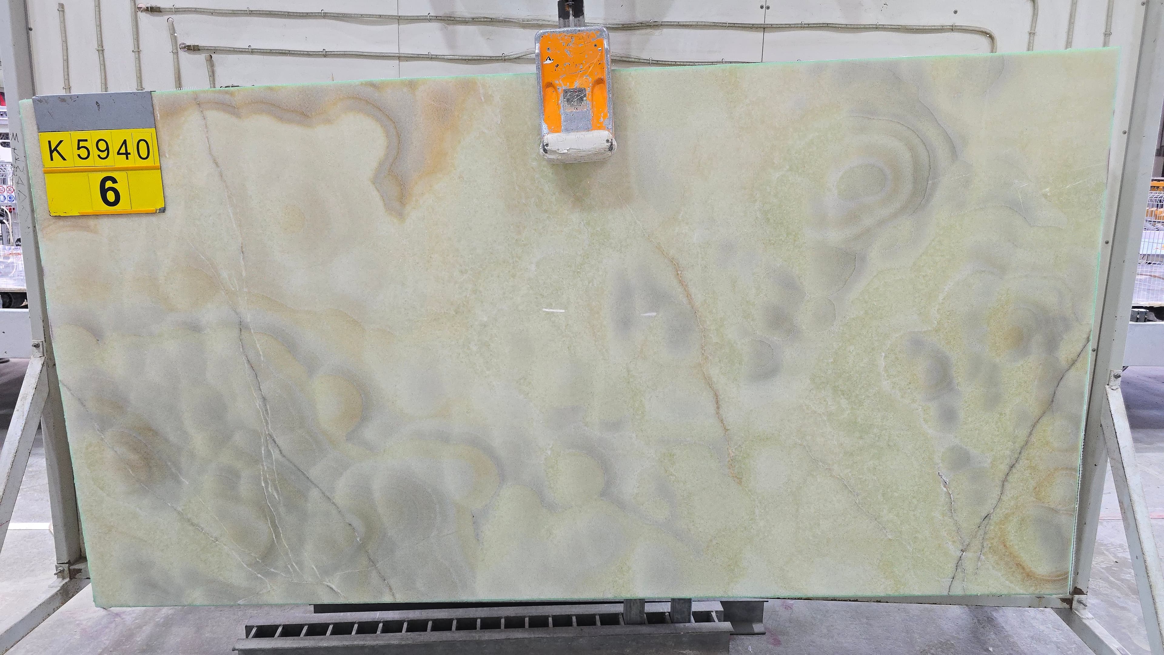 White Onyx · Select