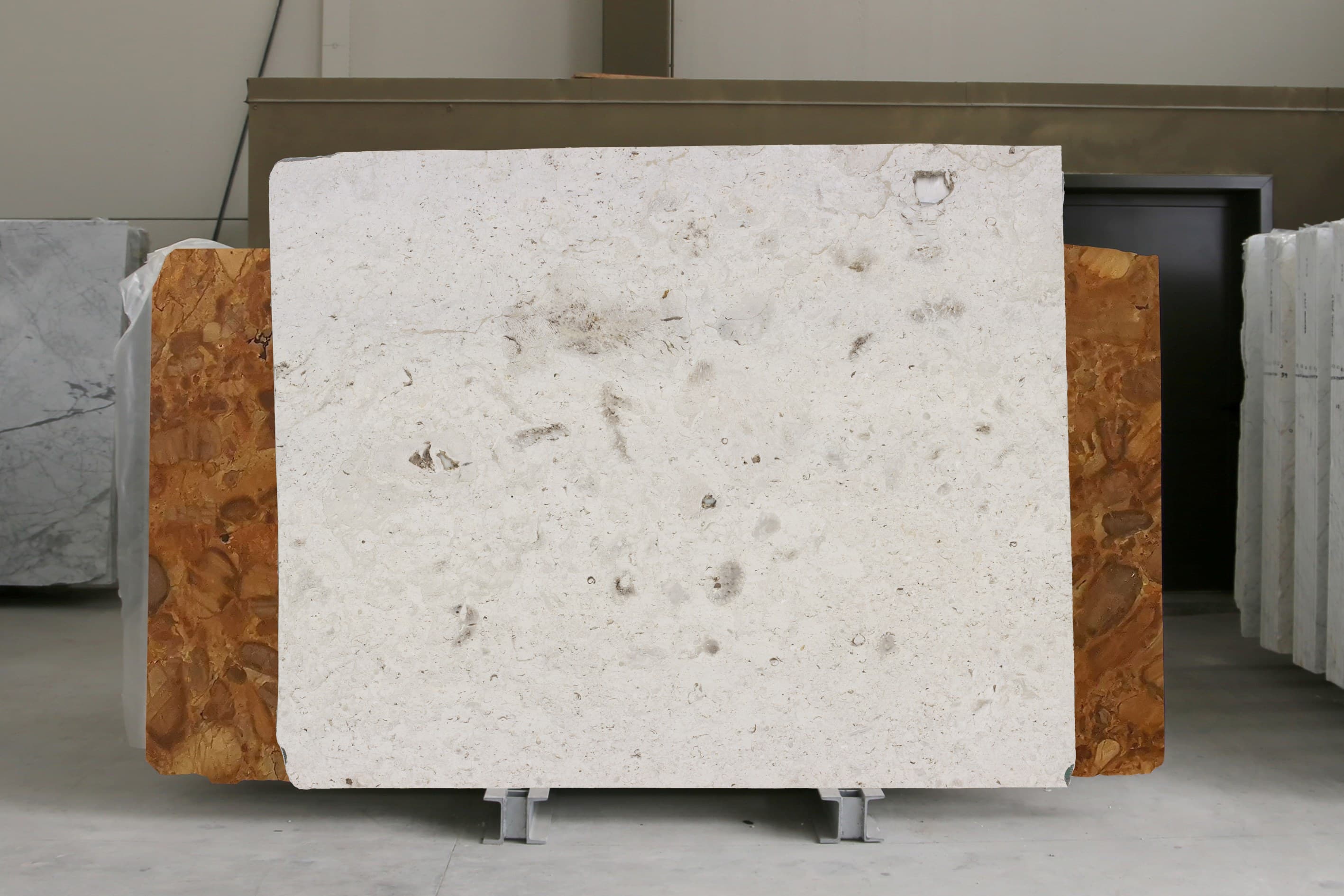 White Travertine Cross-Cut · Select · 195×240×2 cm