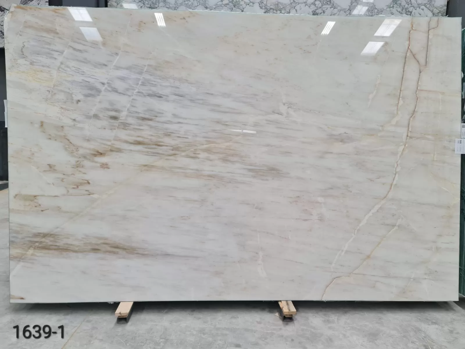 Calacatta Amber 1
