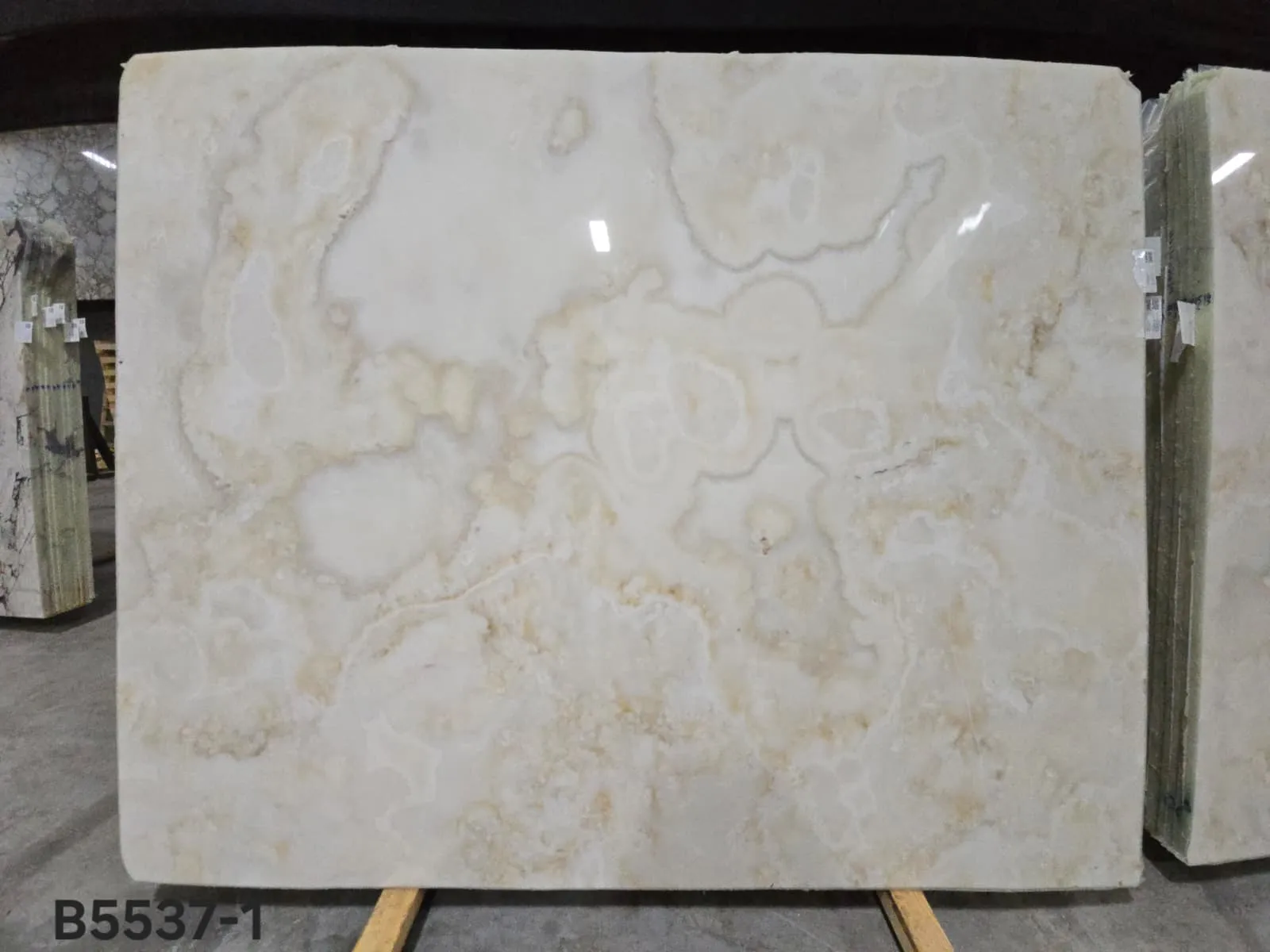 White Onyx · Select