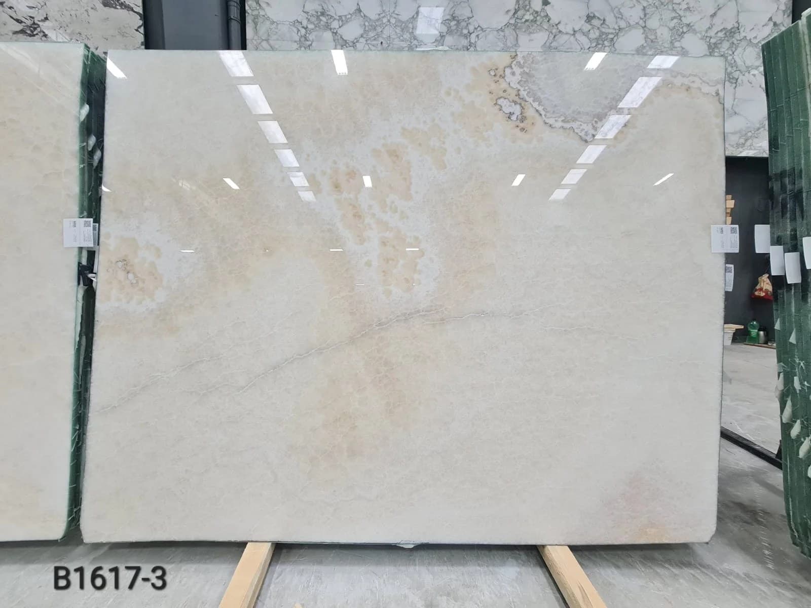 White Onyx · Select
