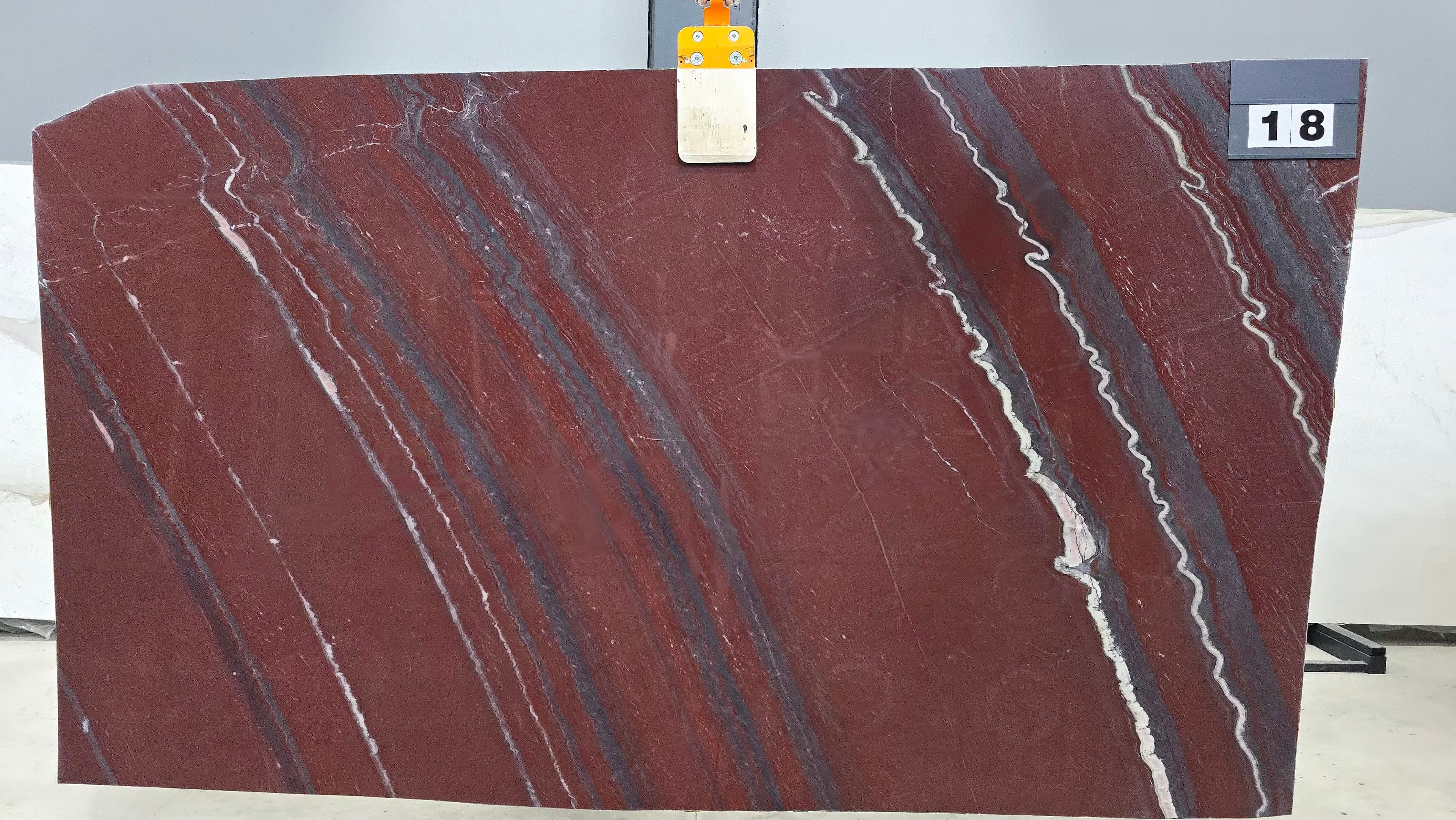 Rosso Laguna · Select