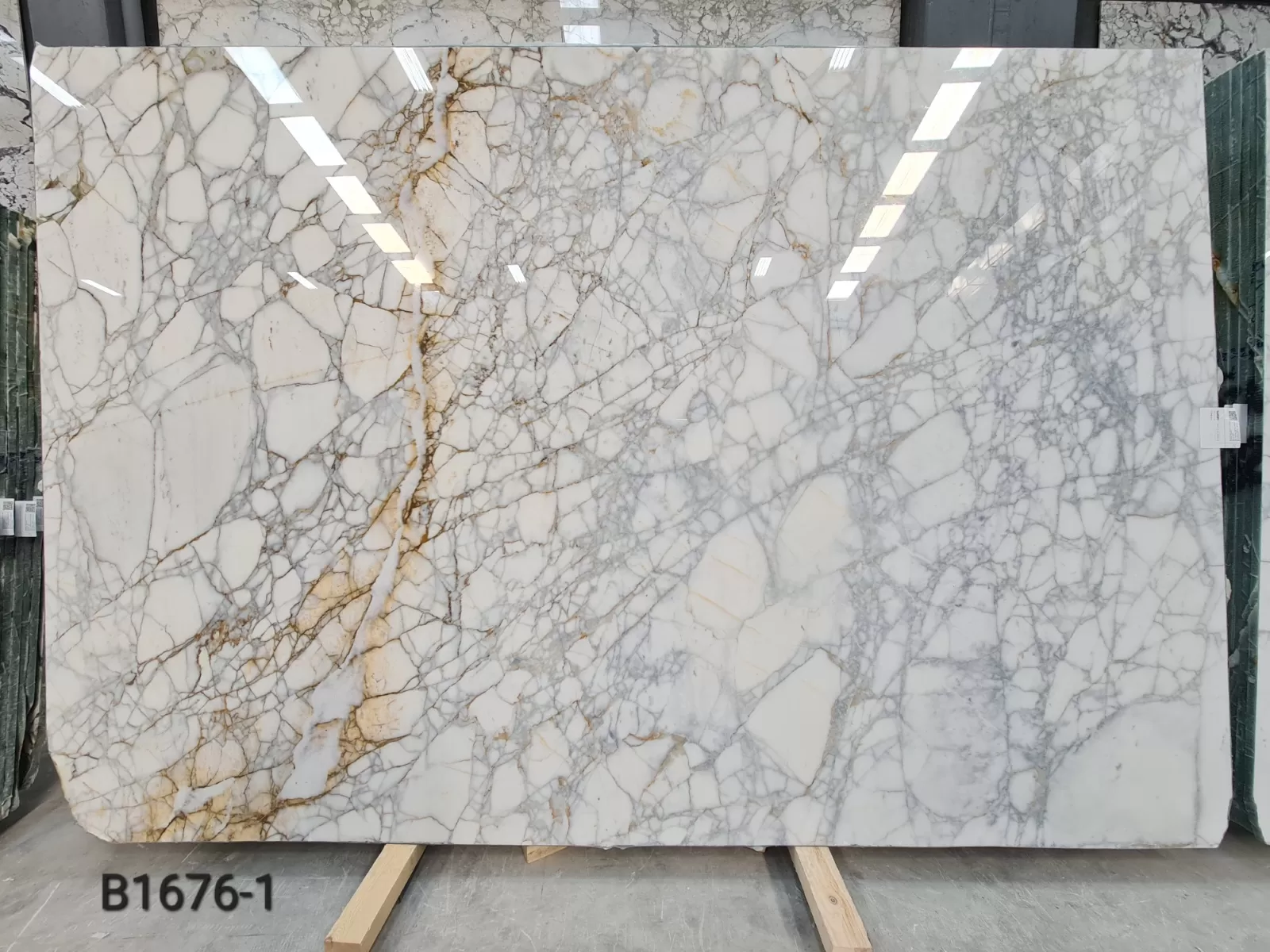 Calacatta Venato · Select