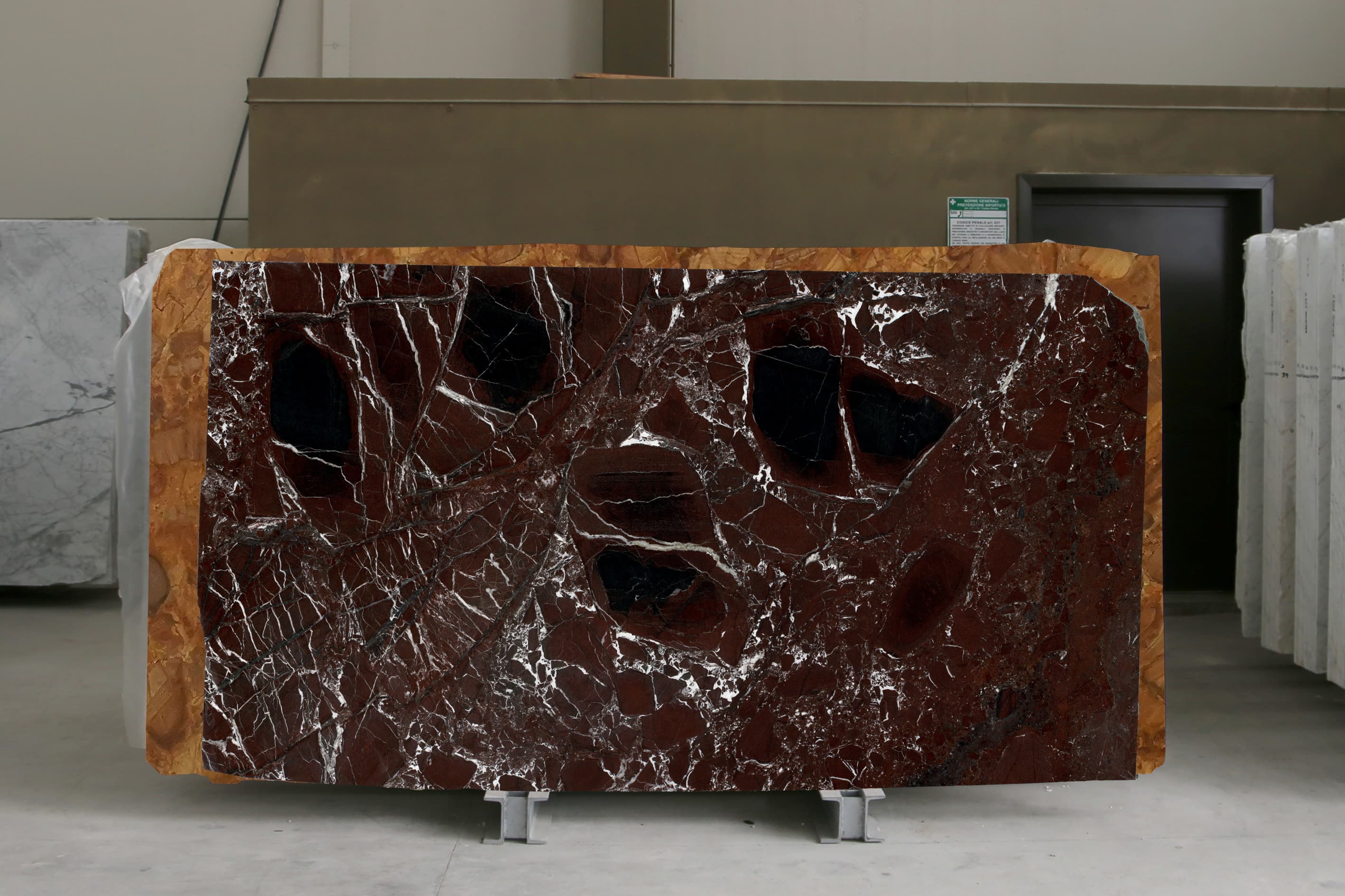 Rosso Levanto · Select · 155×285×2 cm