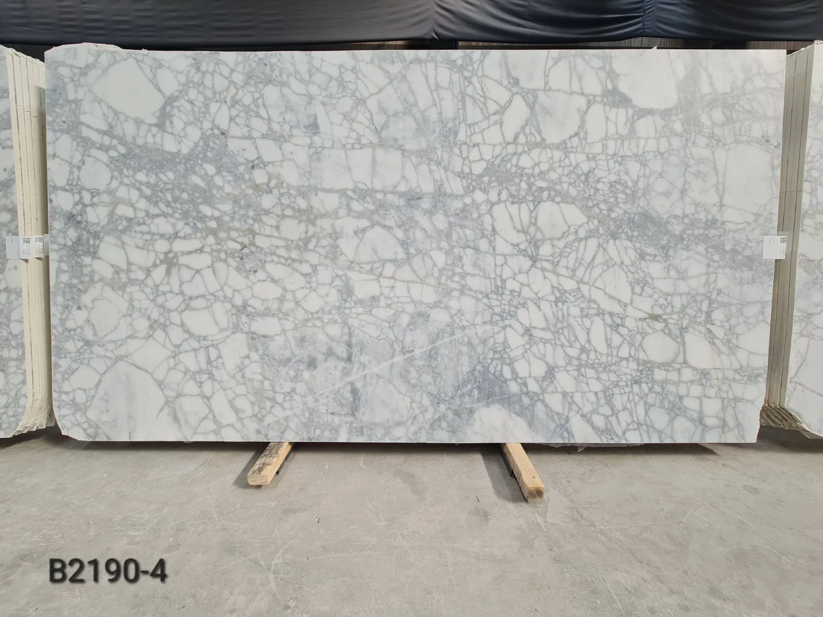 Calacatta Venato · Select