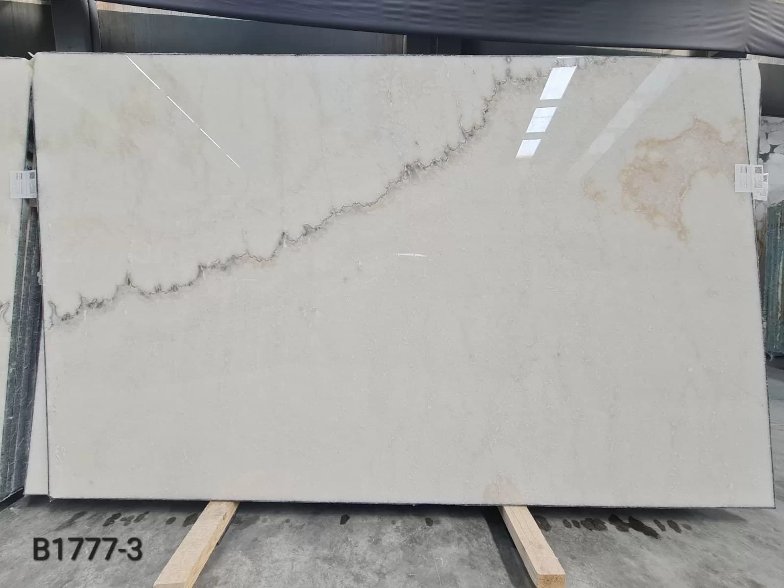 White Onyx · Select