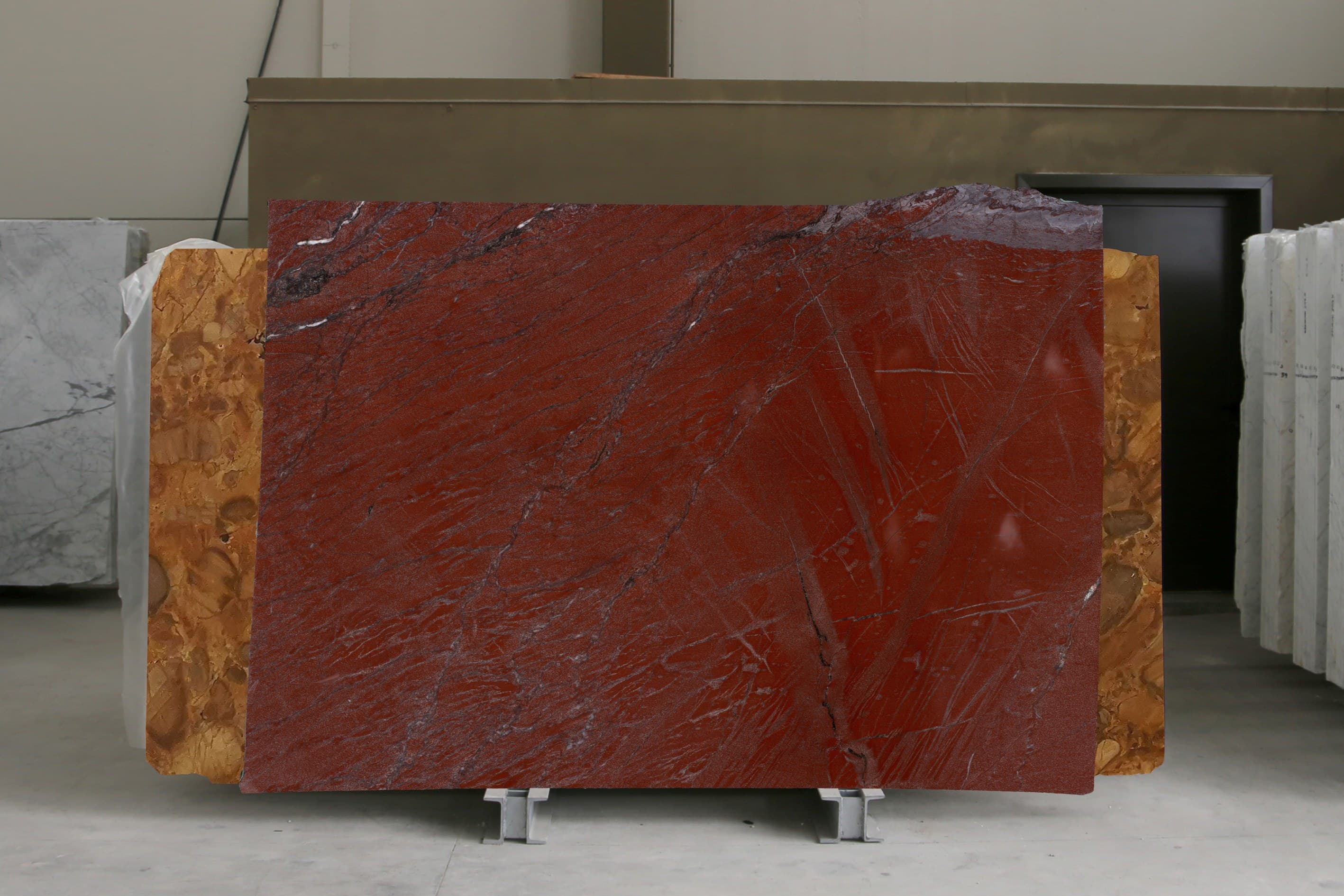 Rosso Laguna · Select
