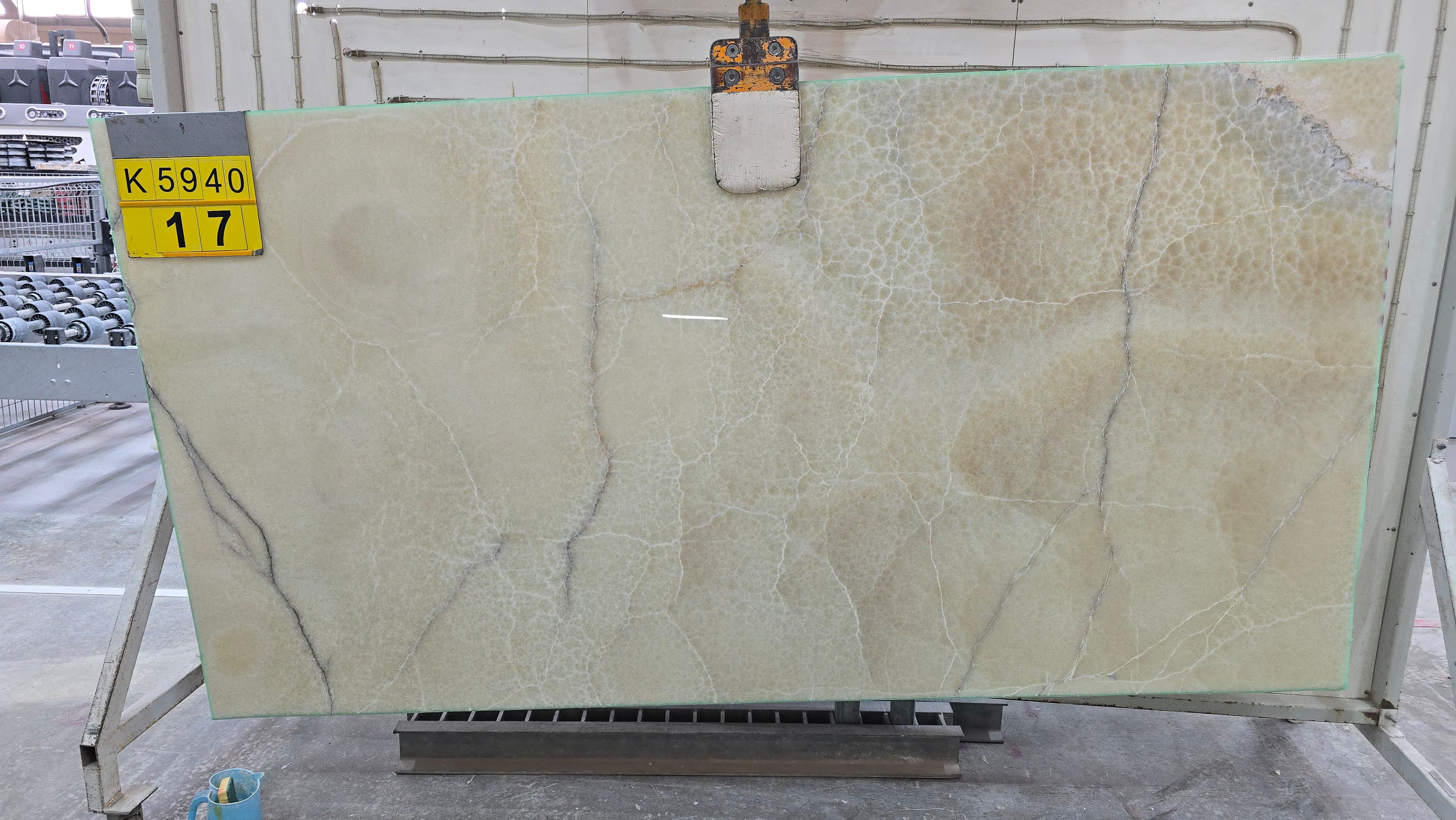 White Onyx · Select