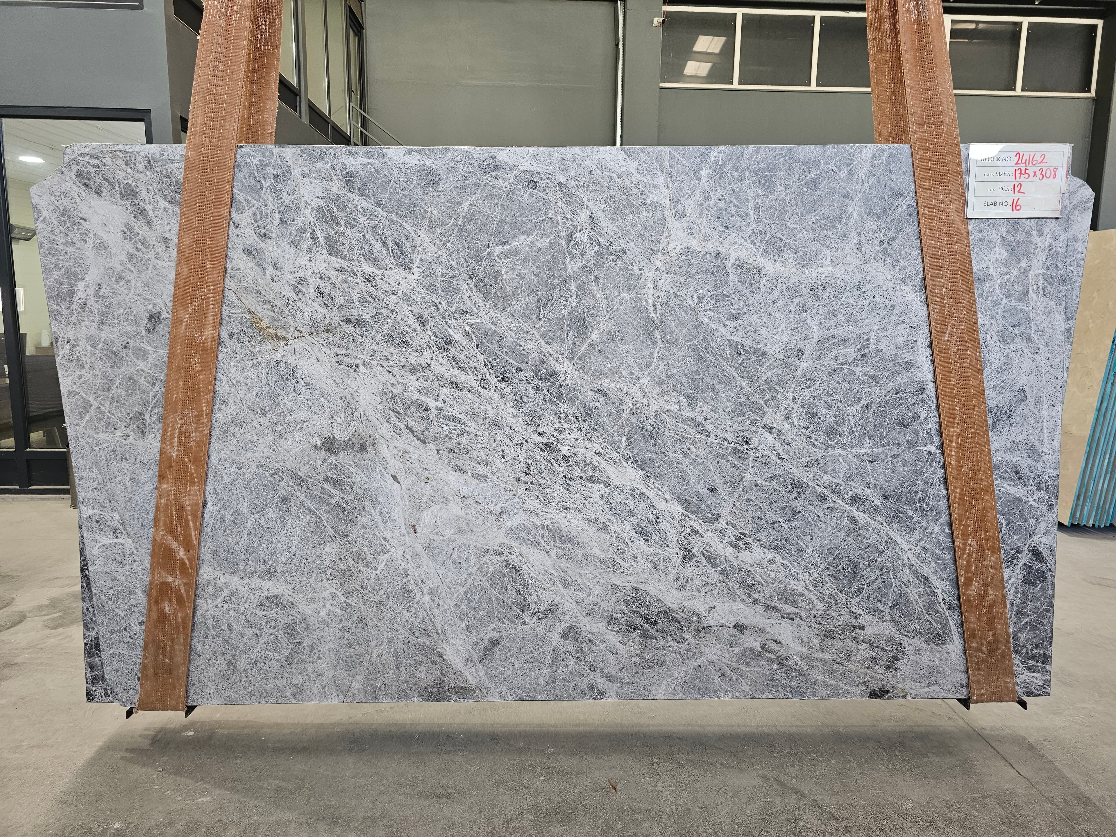 Tundra grey · Premium