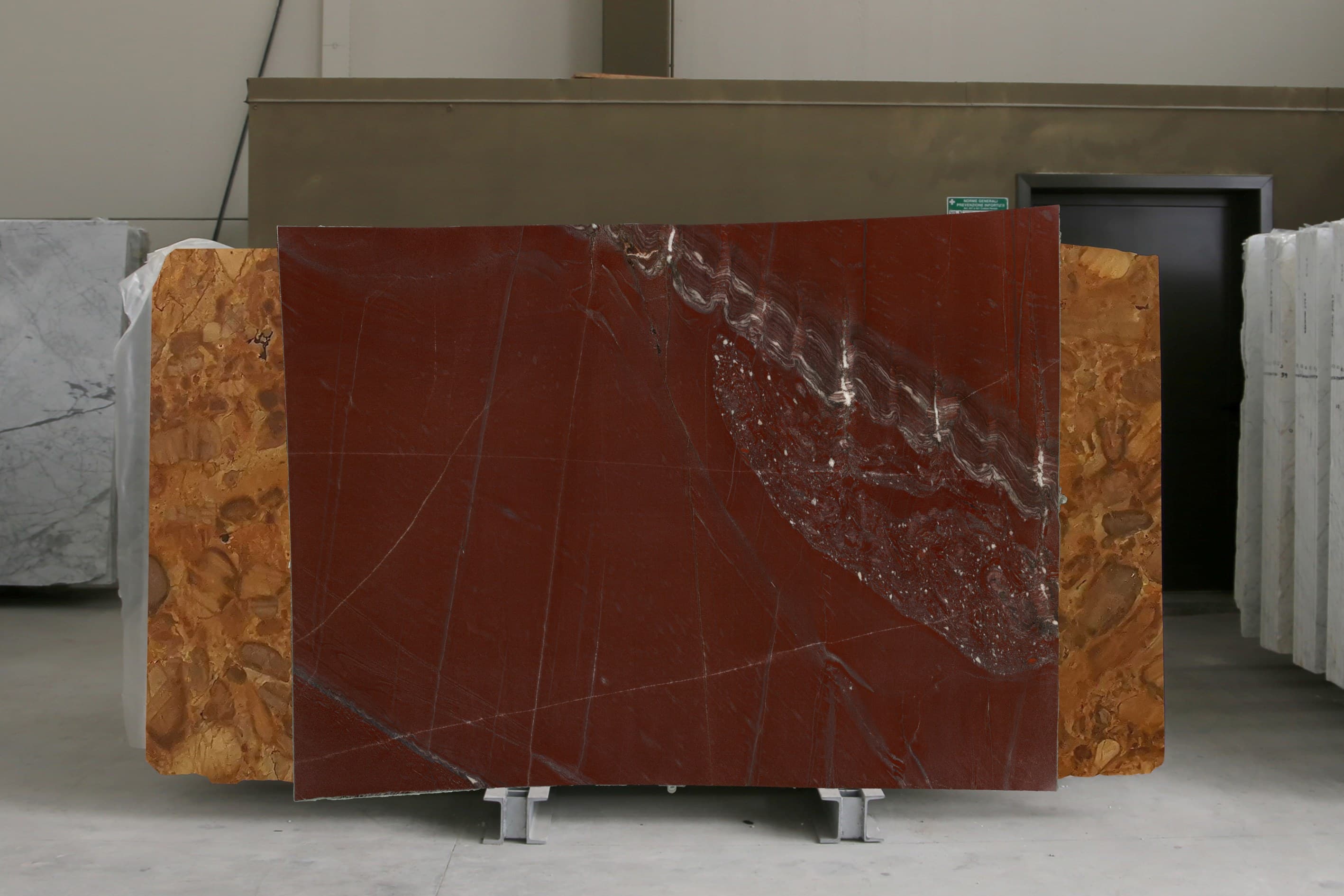 Rosso Laguna · Select