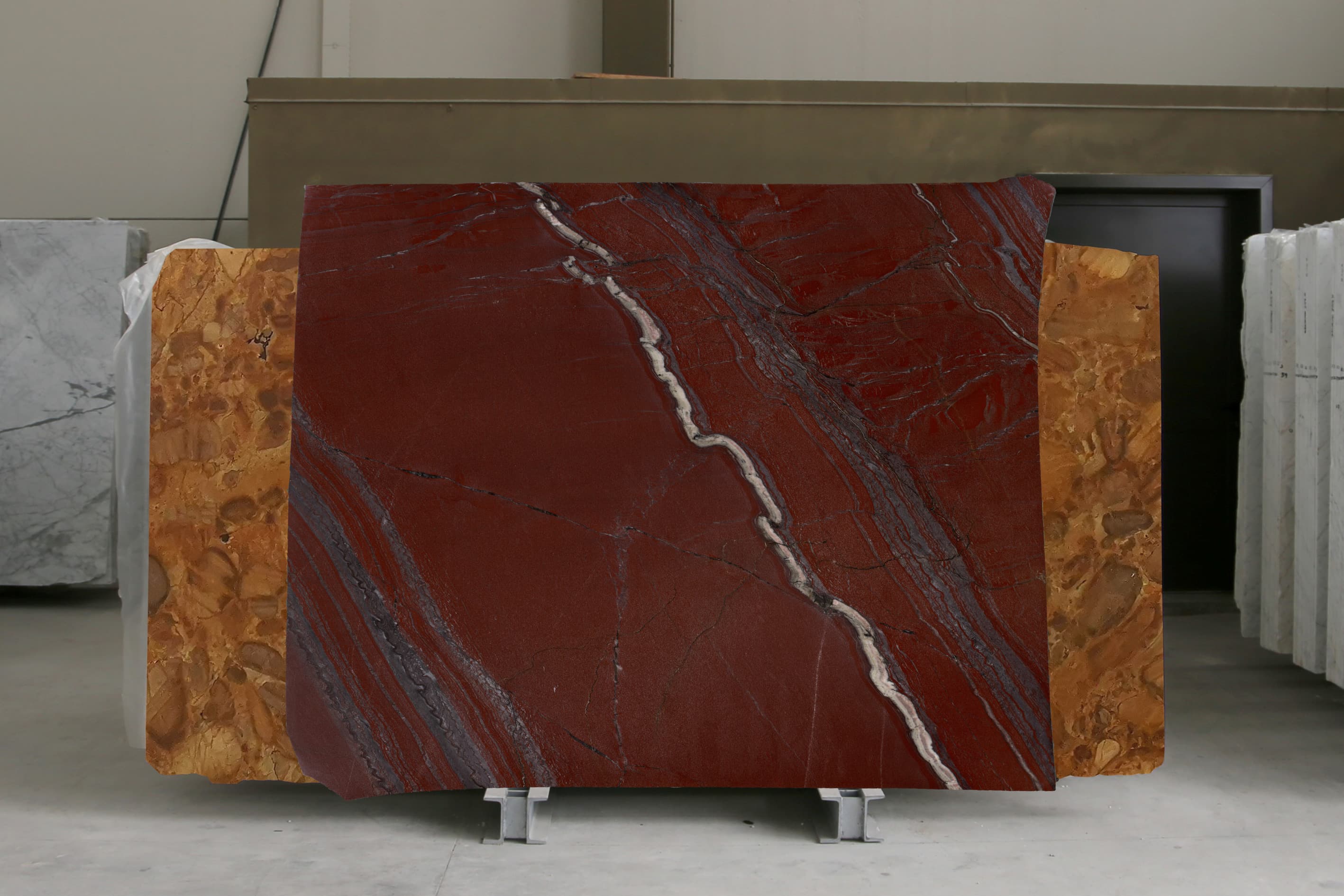 Rosso Laguna · Select