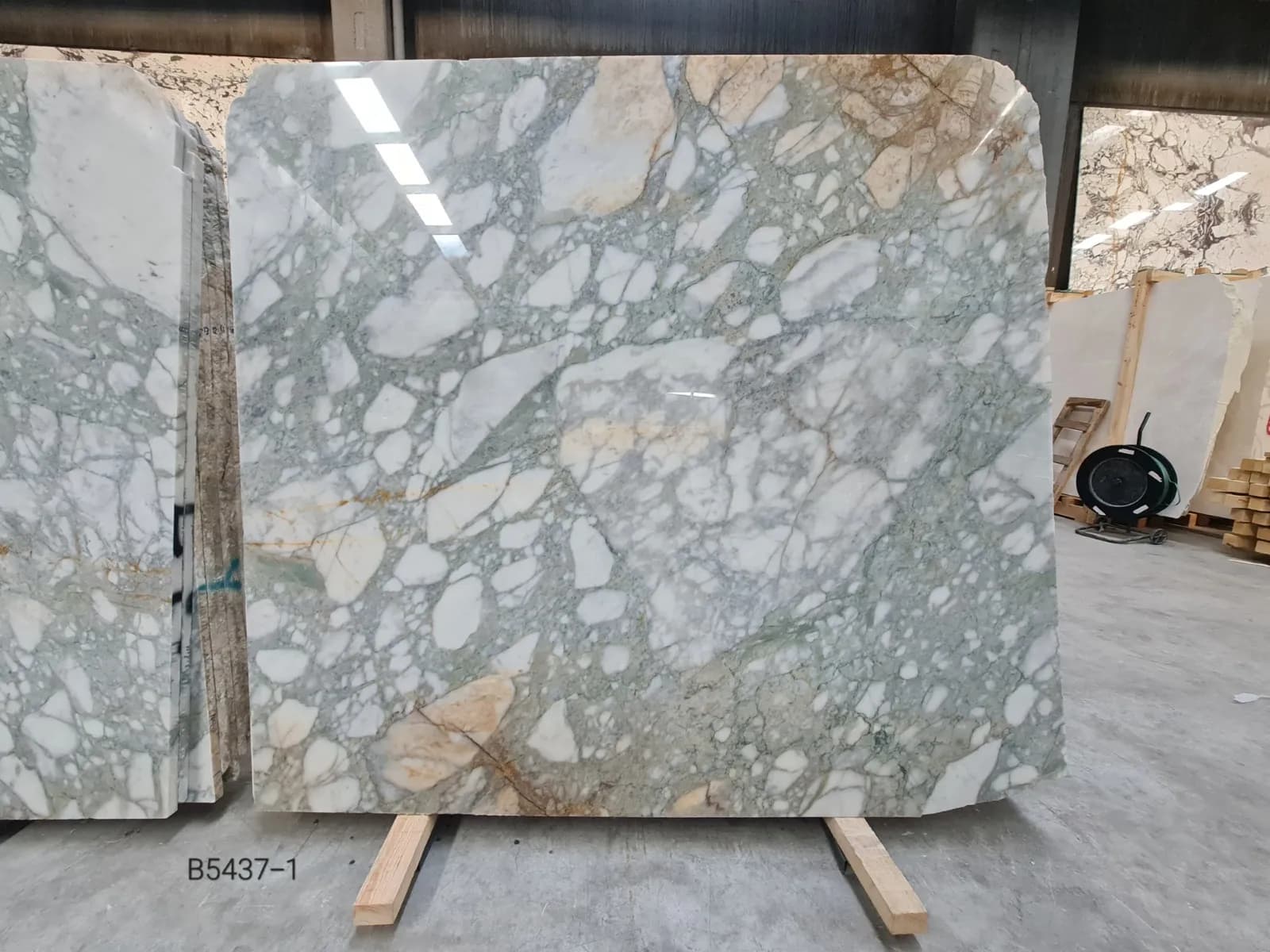 Calacatta Verde · Select