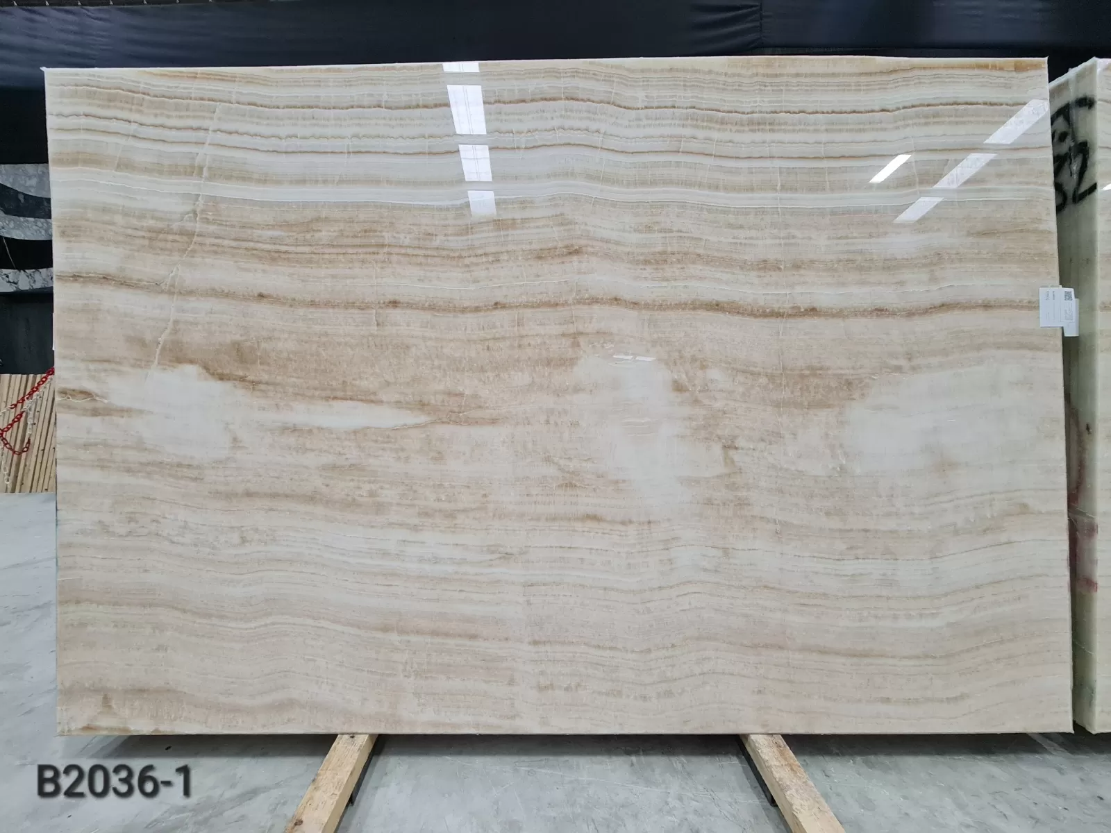 White Onyx · Select
