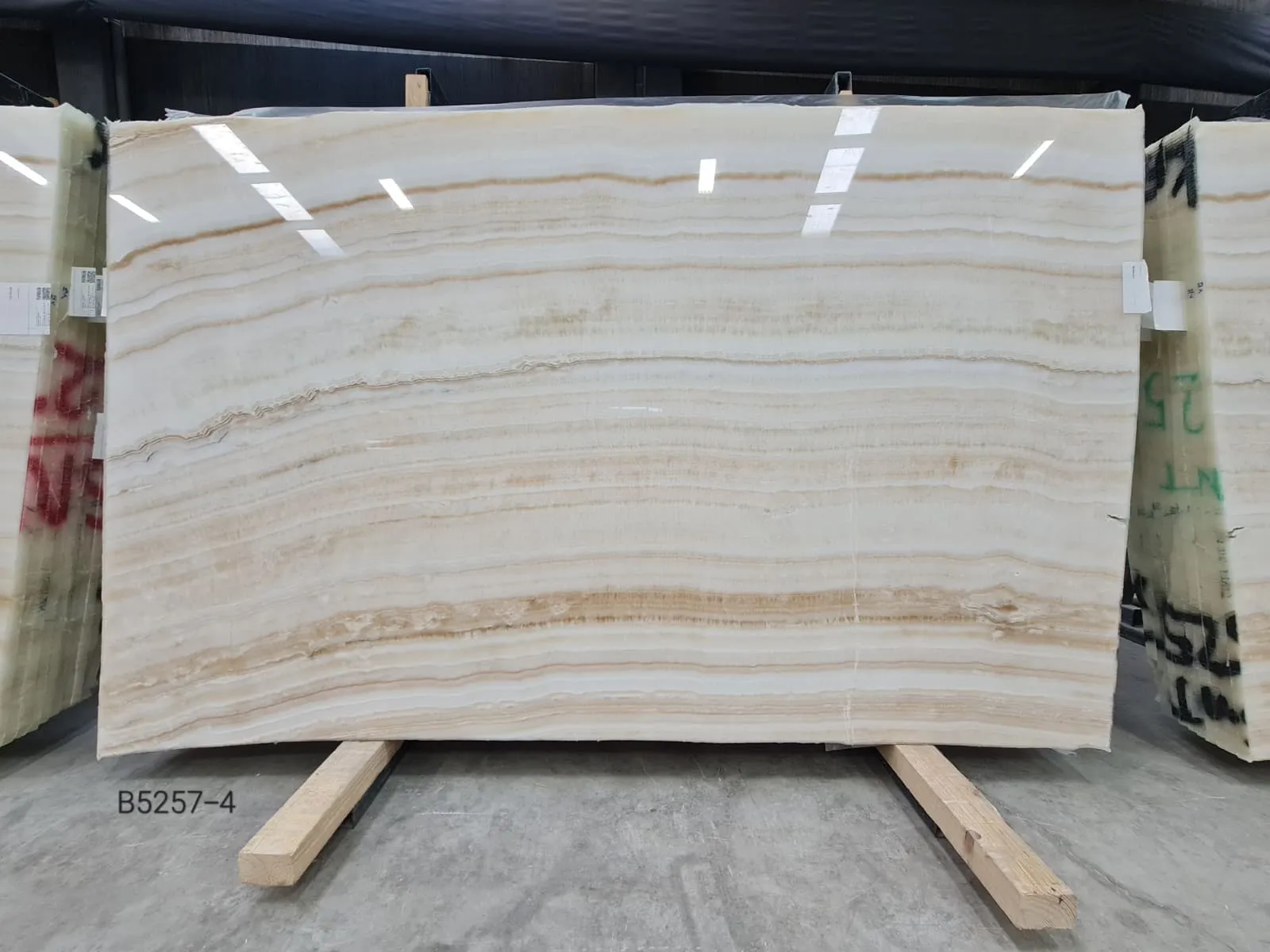 White Onyx · Select