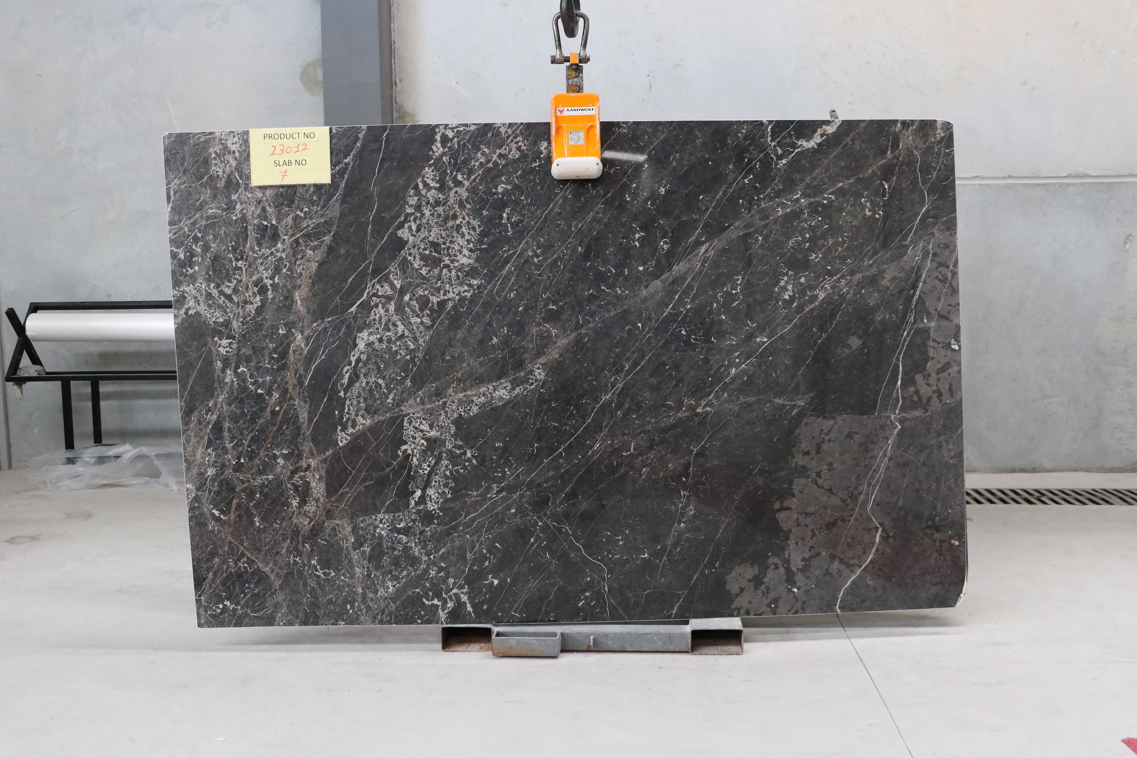 Darius Black Marble · Select