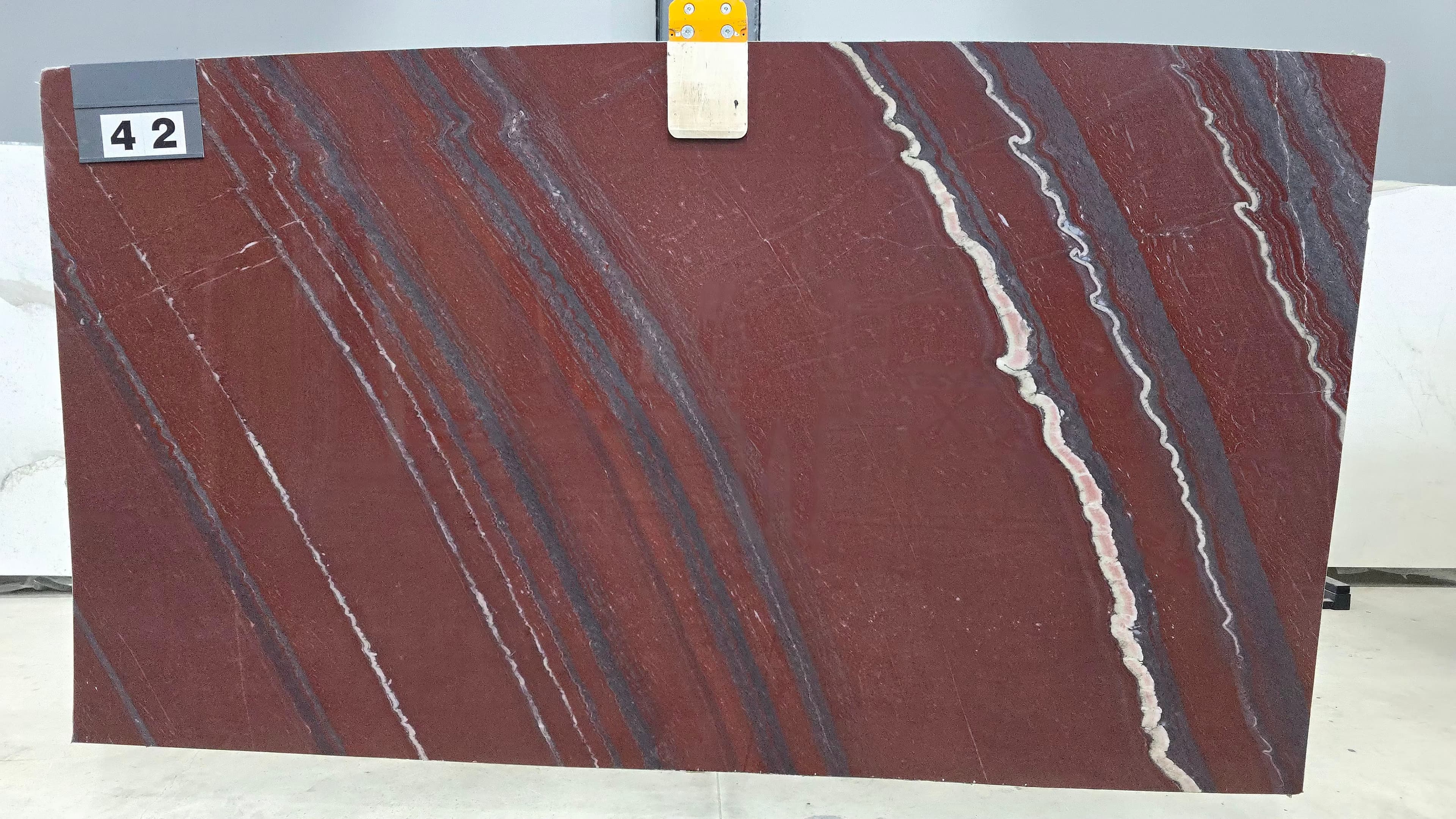 Rosso Laguna · Select
