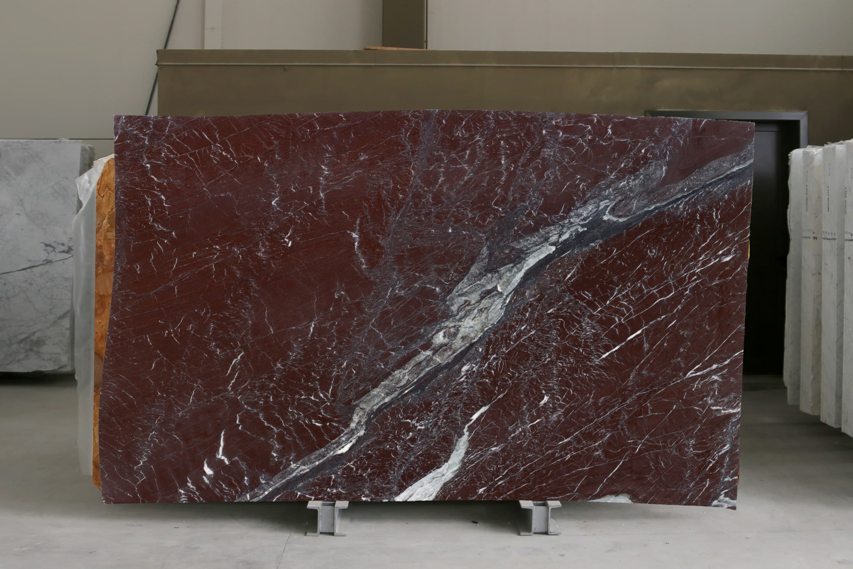 Rosso Laguna · Select