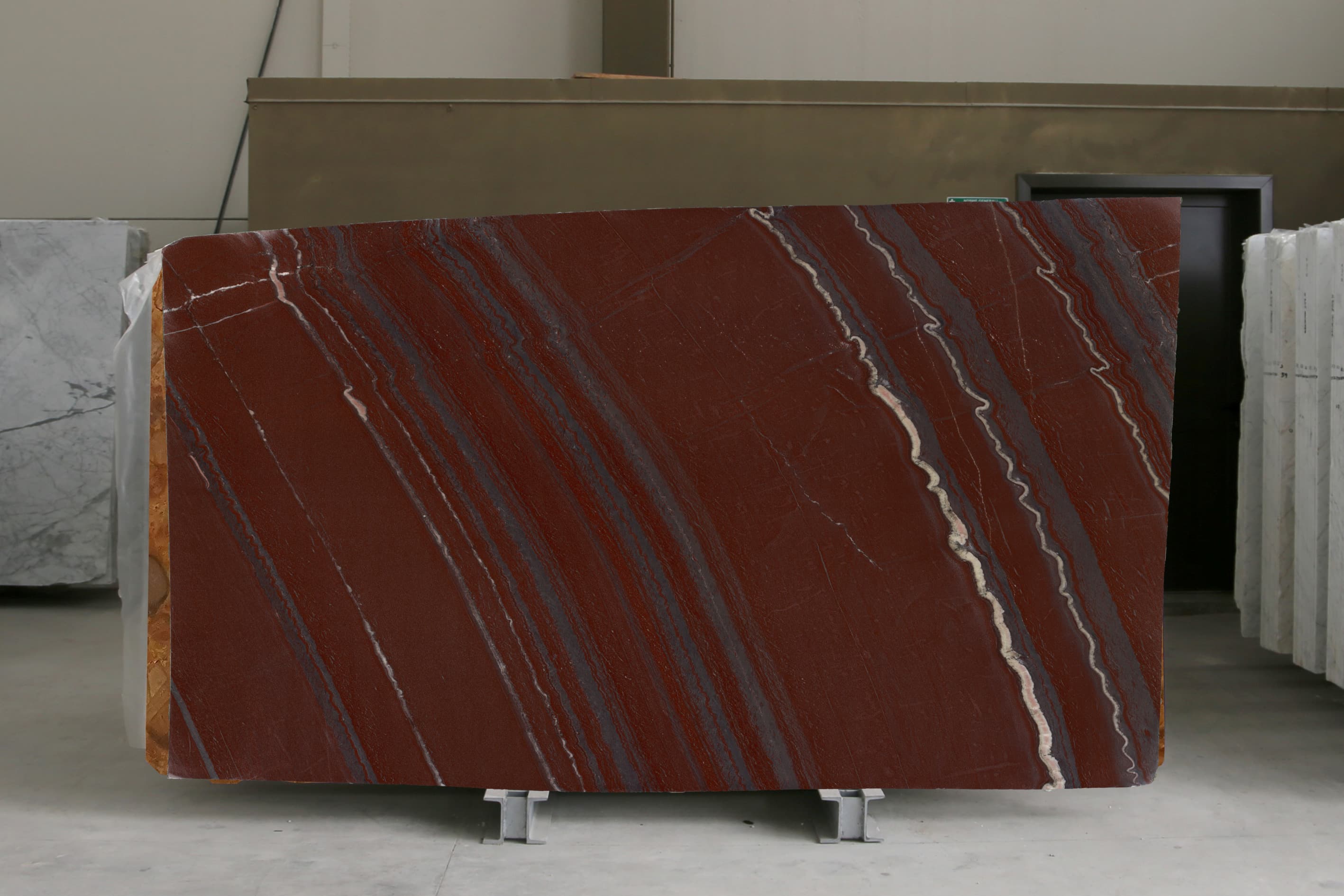 Rosso Laguna · Select