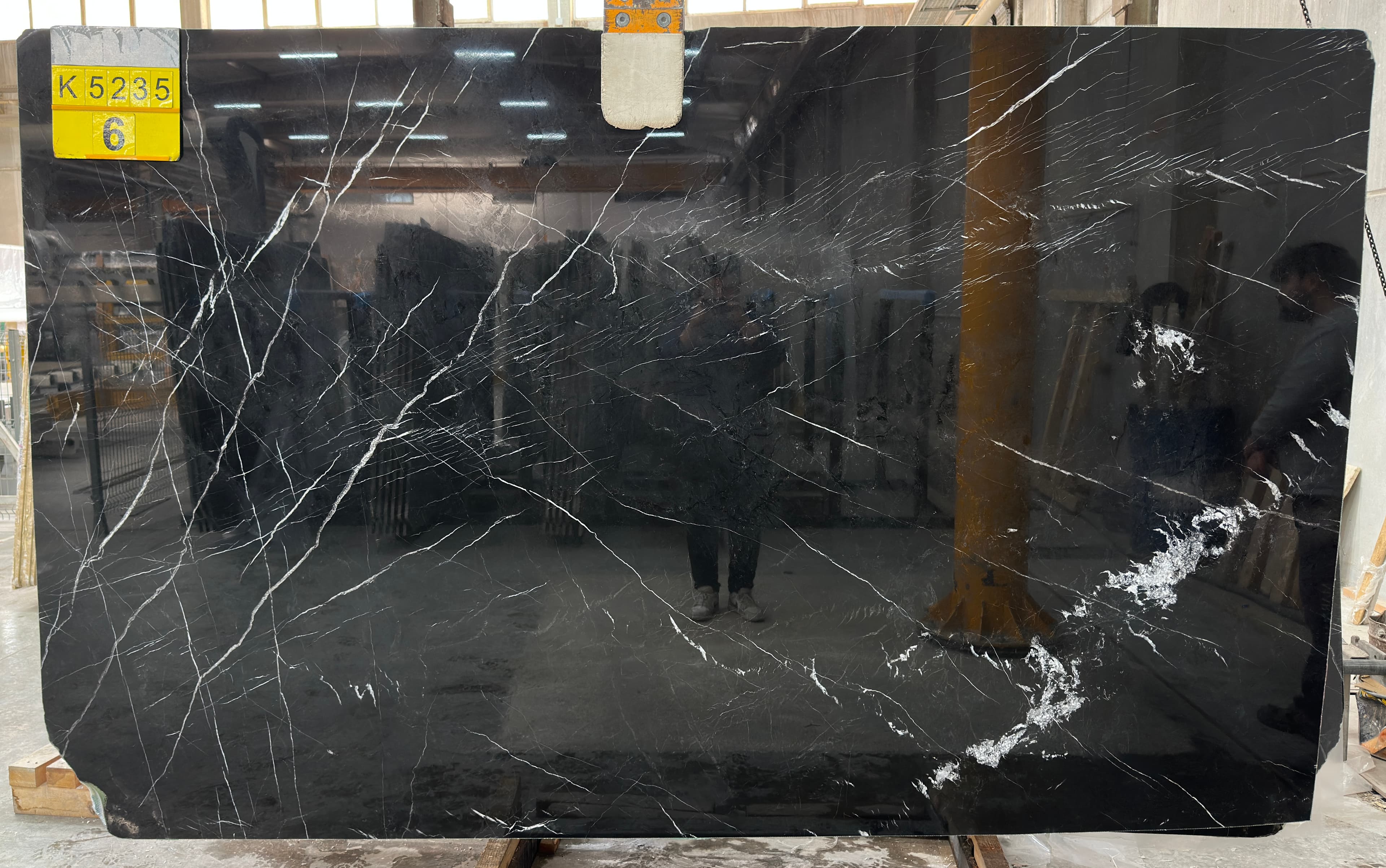 Negro Alexandrette · Select · 185×297×2 cm