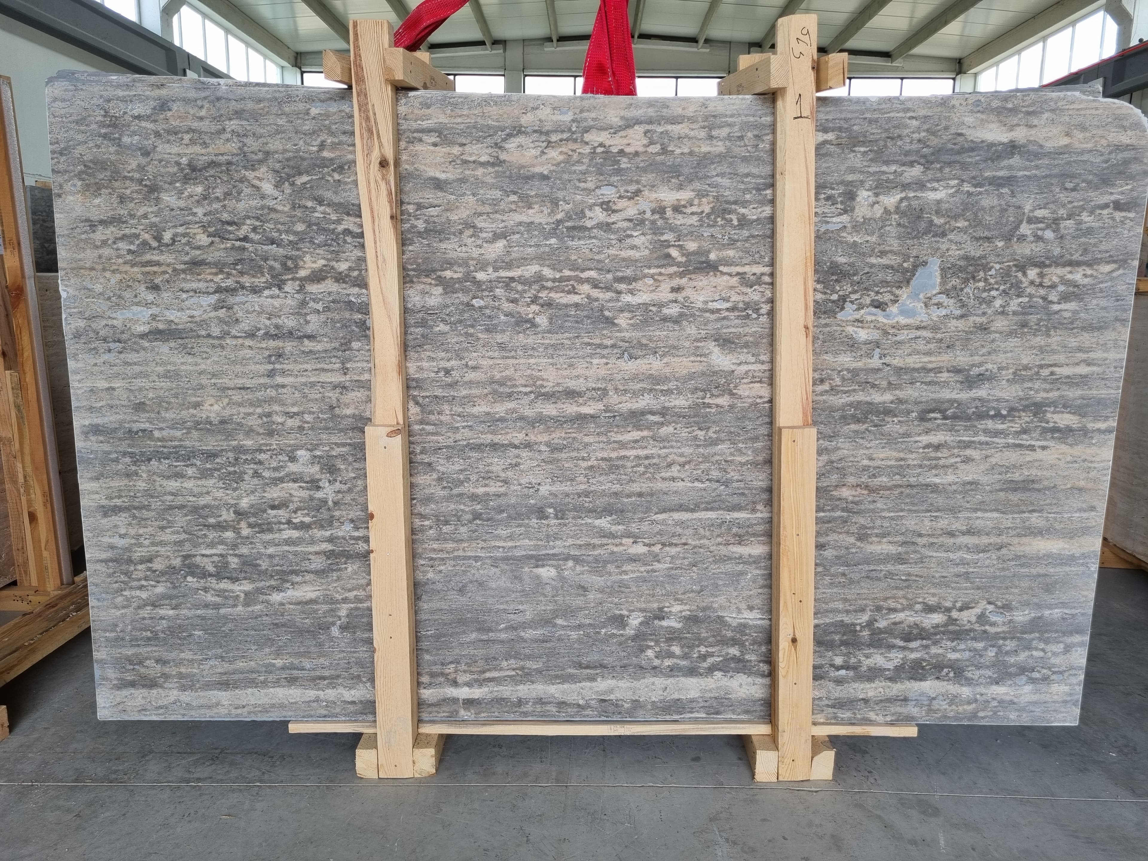 Silver Traverten · Select