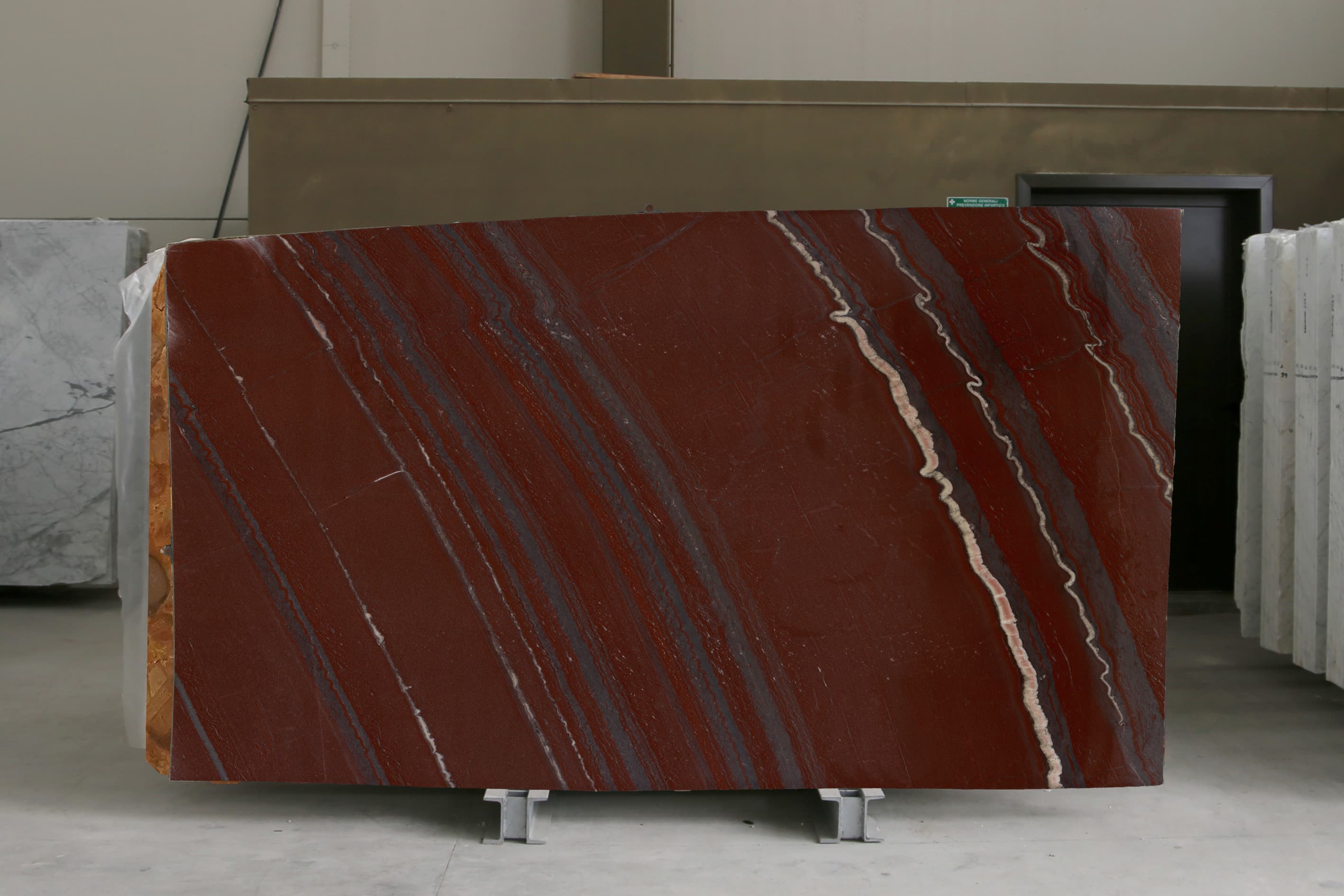 Rosso Laguna · Select