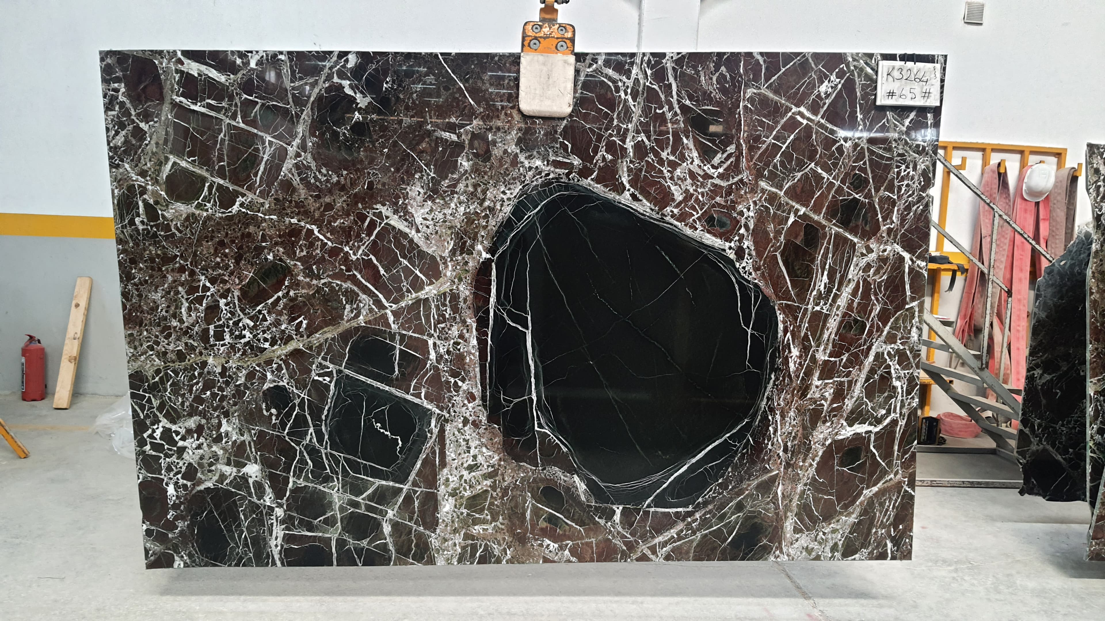 Rosso Levanto · Select · 178×277×2 cm