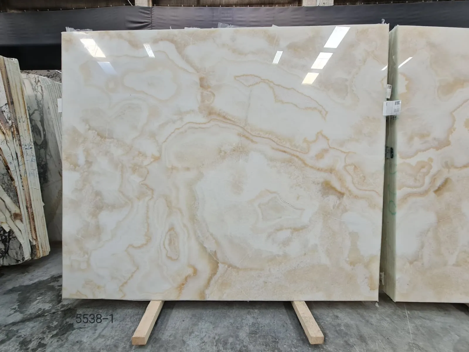 White Onyx · Select