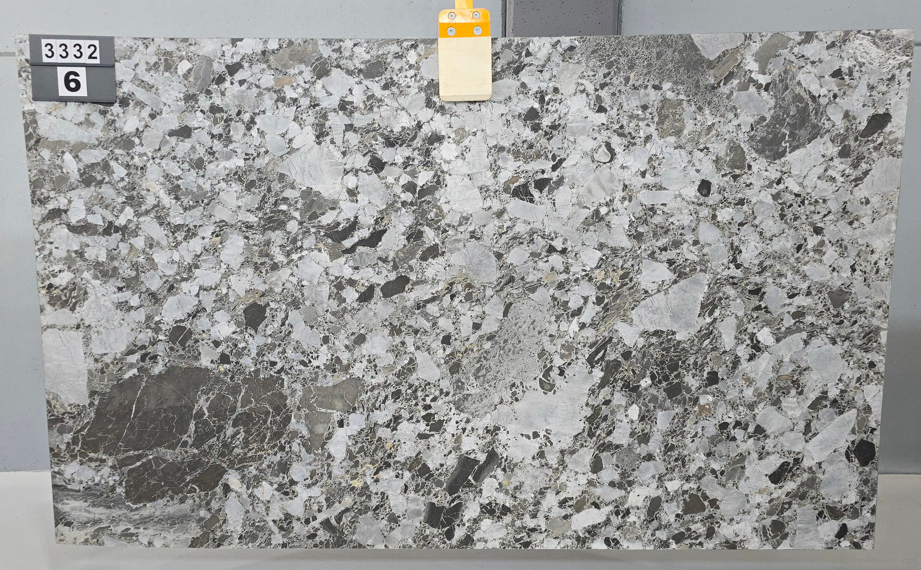 Breccia Montagna · Select