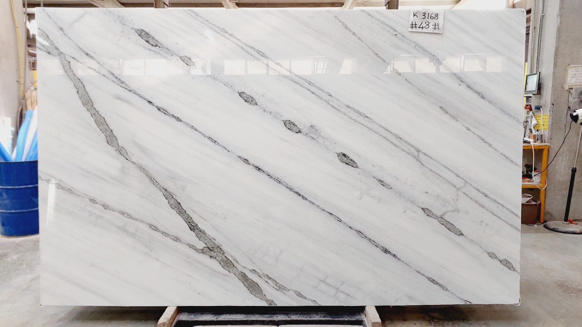 Cascatta White · Select