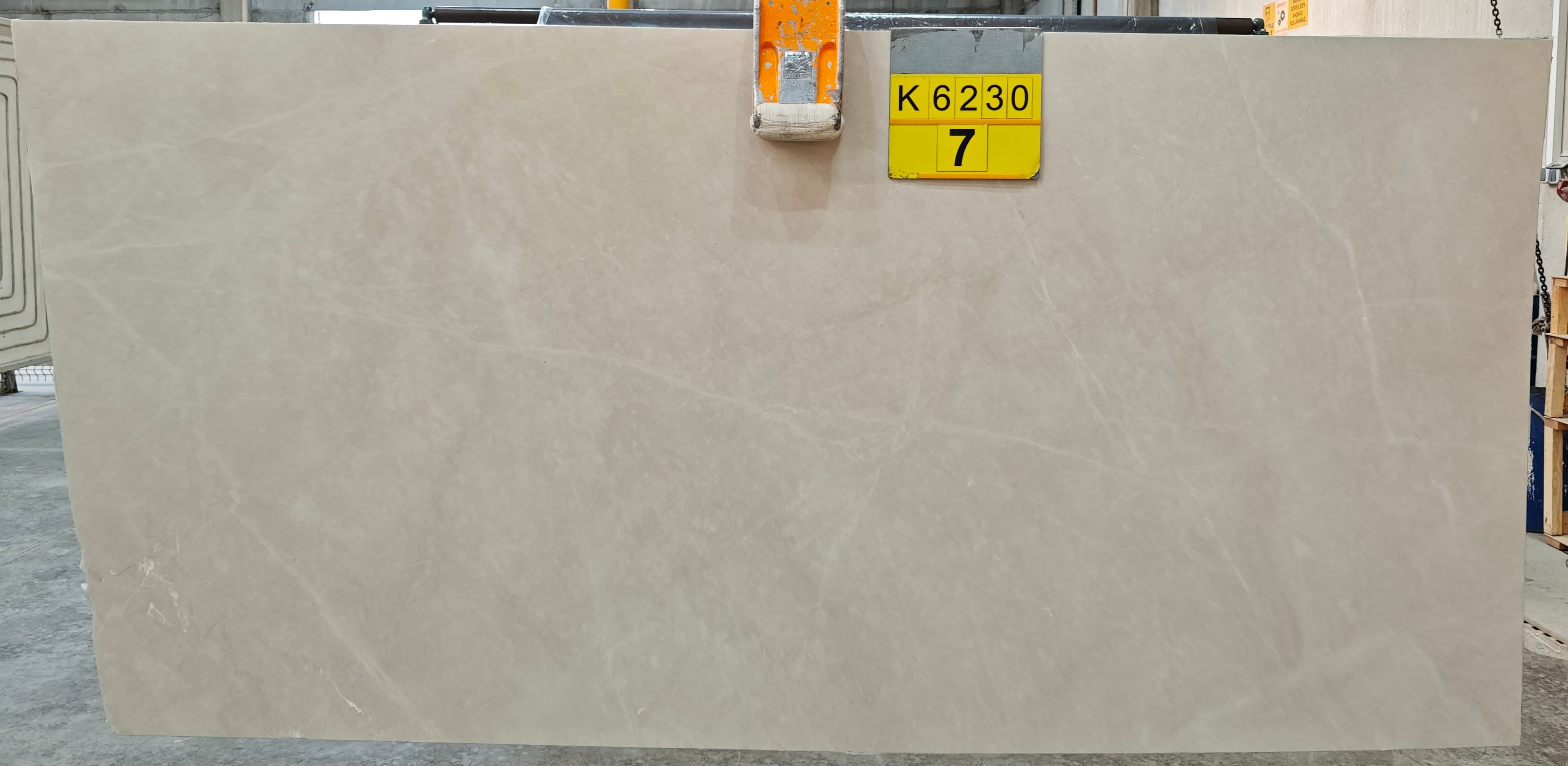 Crema Uno · Select