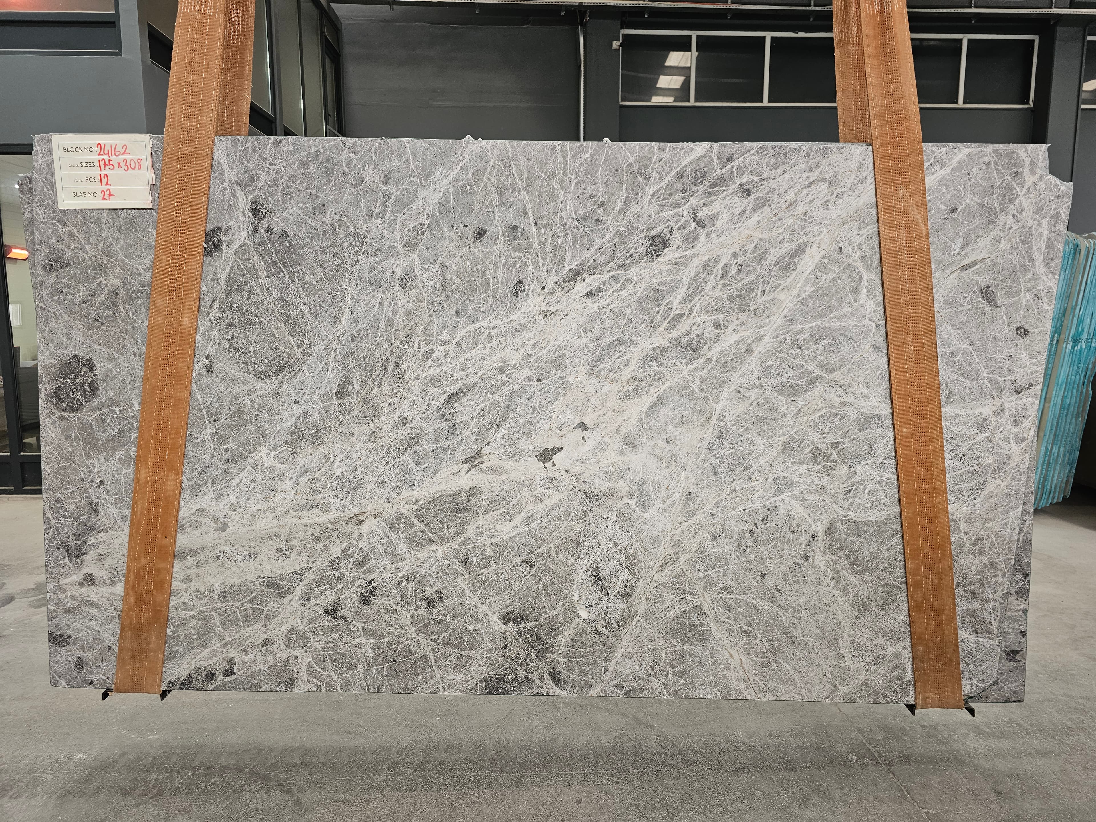 Tundra grey · Premium
