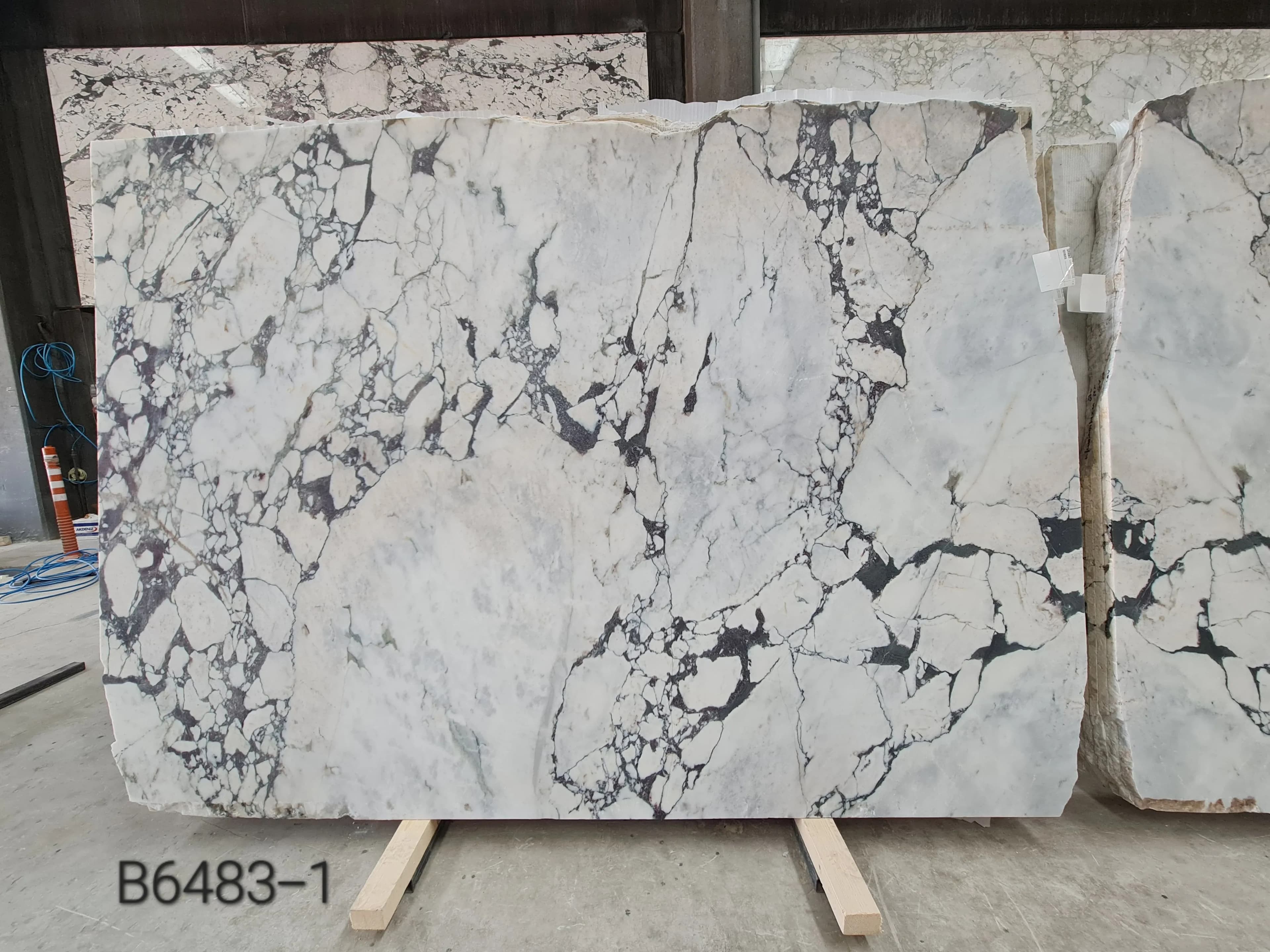 Calacatta Viola · Select