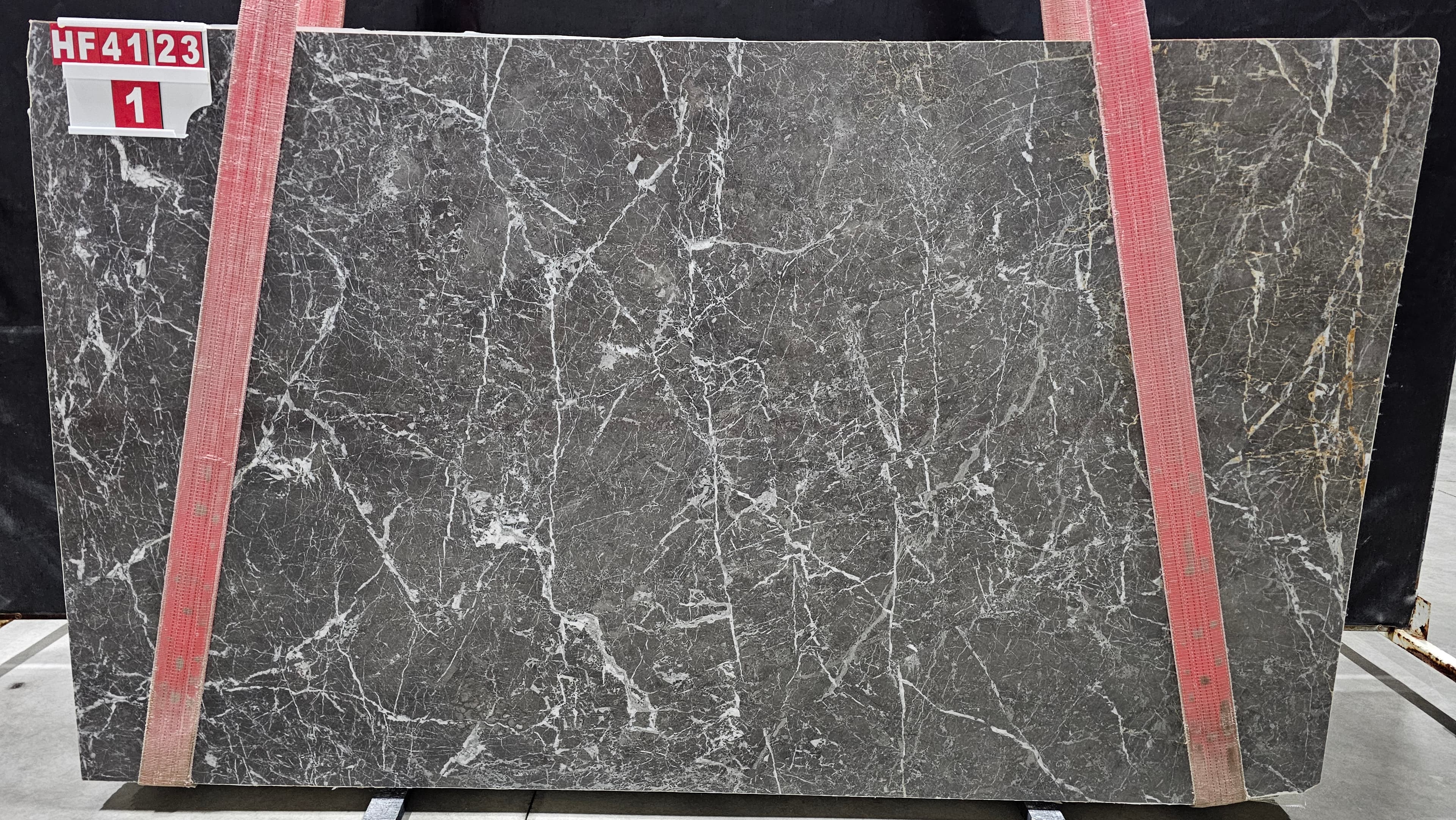 Grigio Carnico · Select