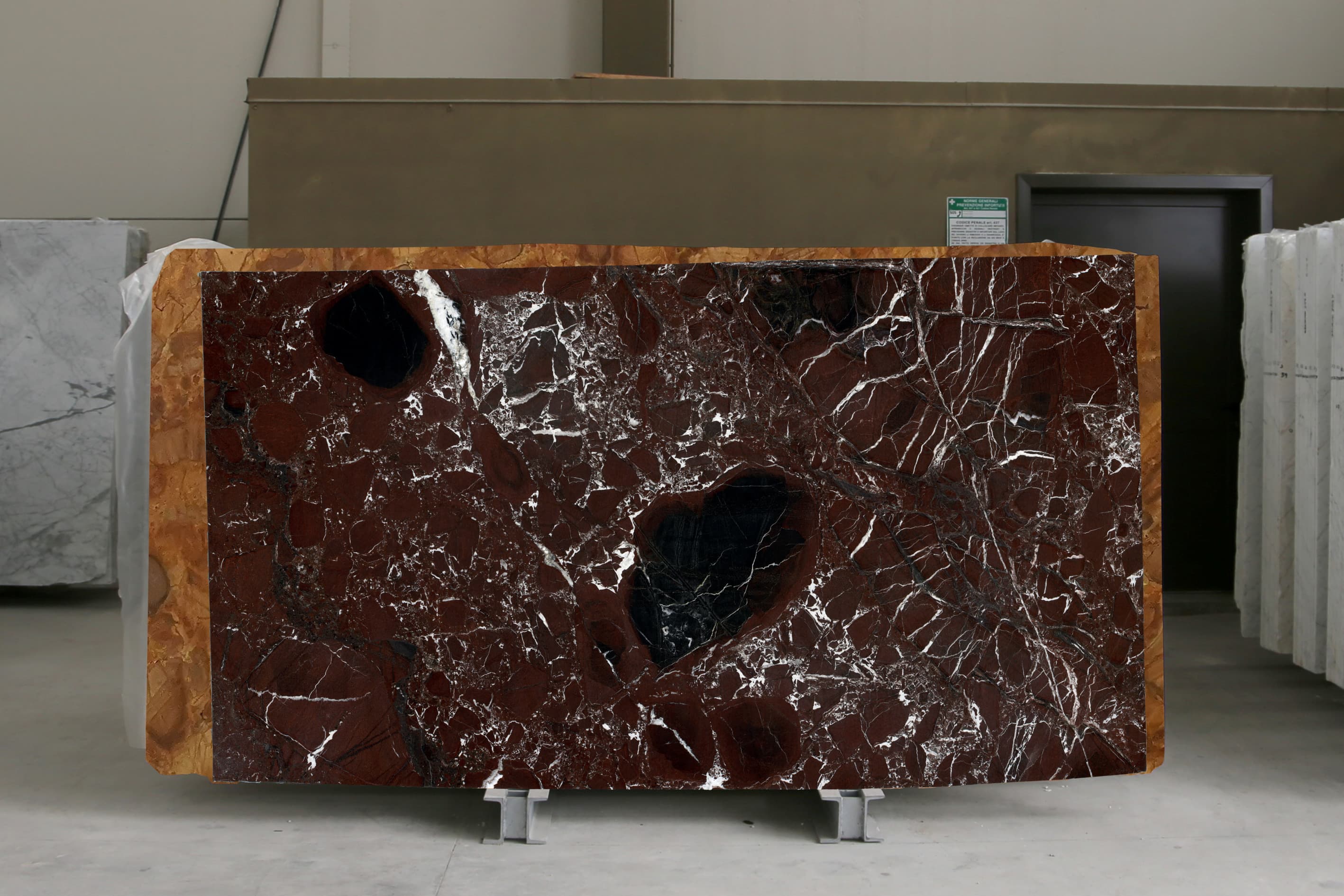 Rosso Levanto · Select · 155×285×2 cm
