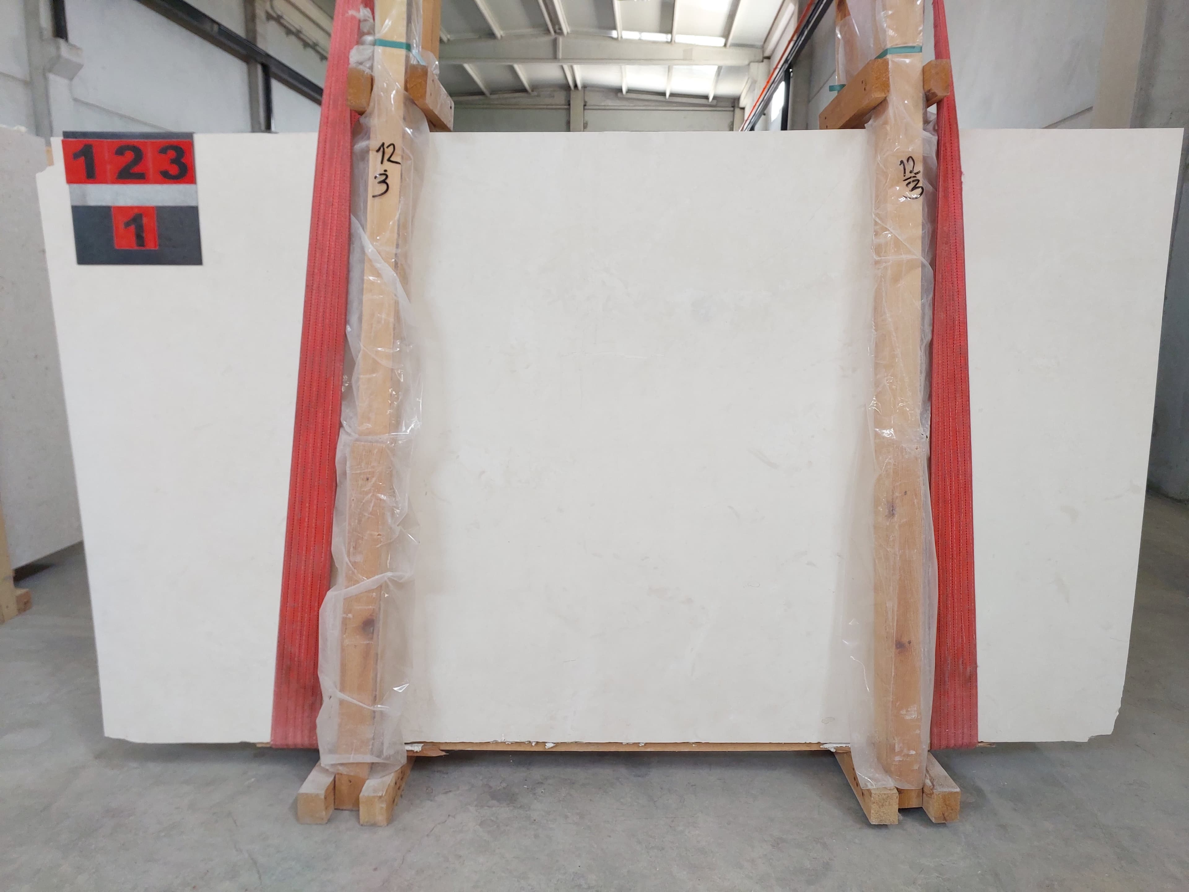 Cloudy White Limestone · Select