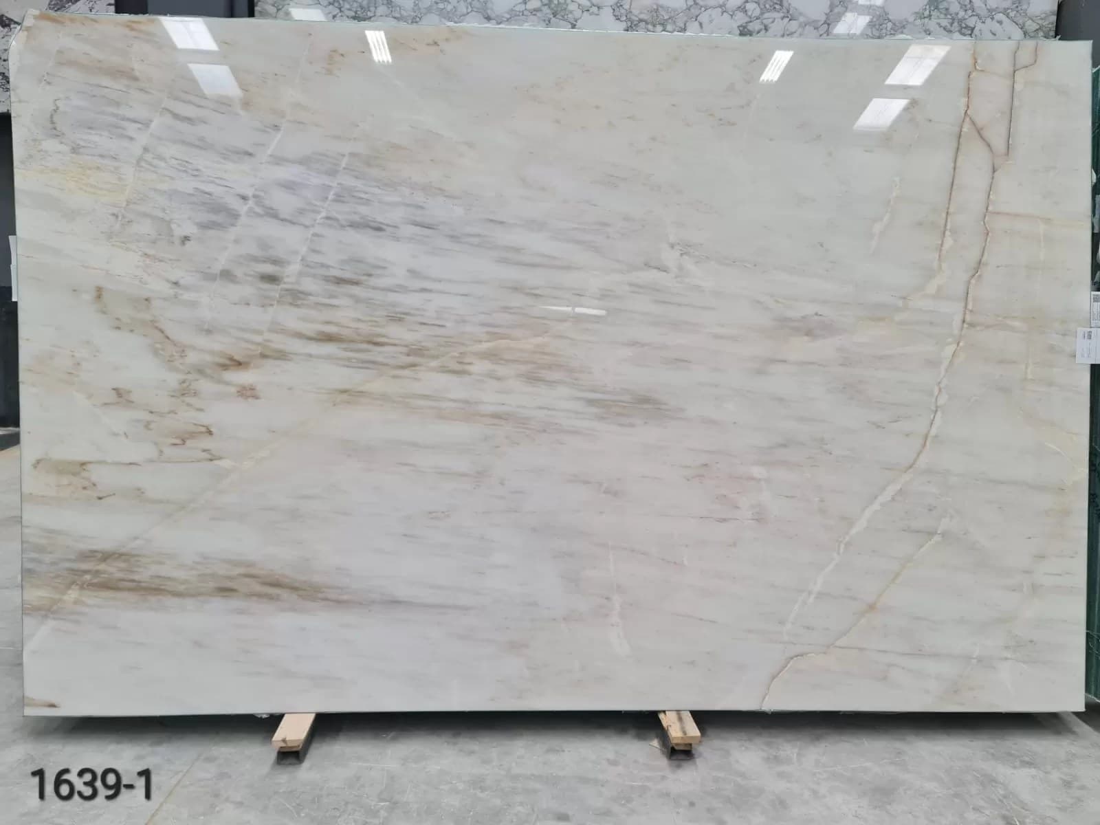 Calacatta Amber · Select