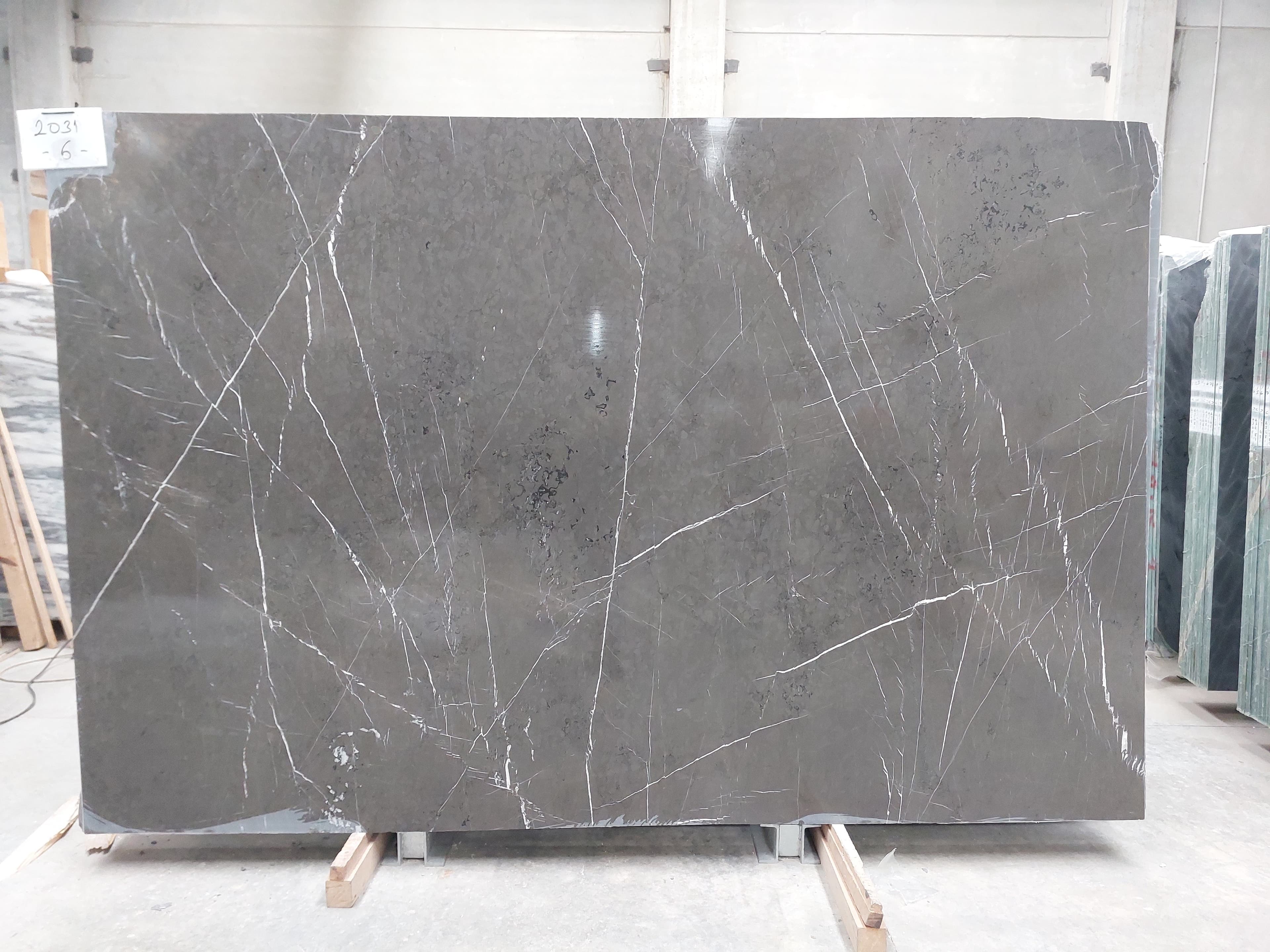 Pietra Gray · Select