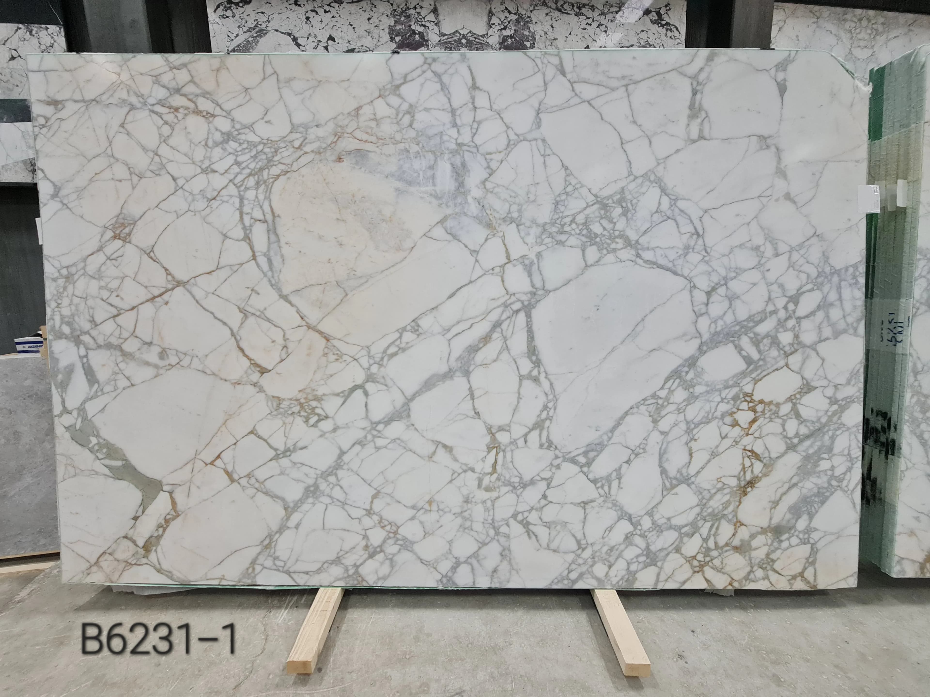 Calacatta Venato · Select