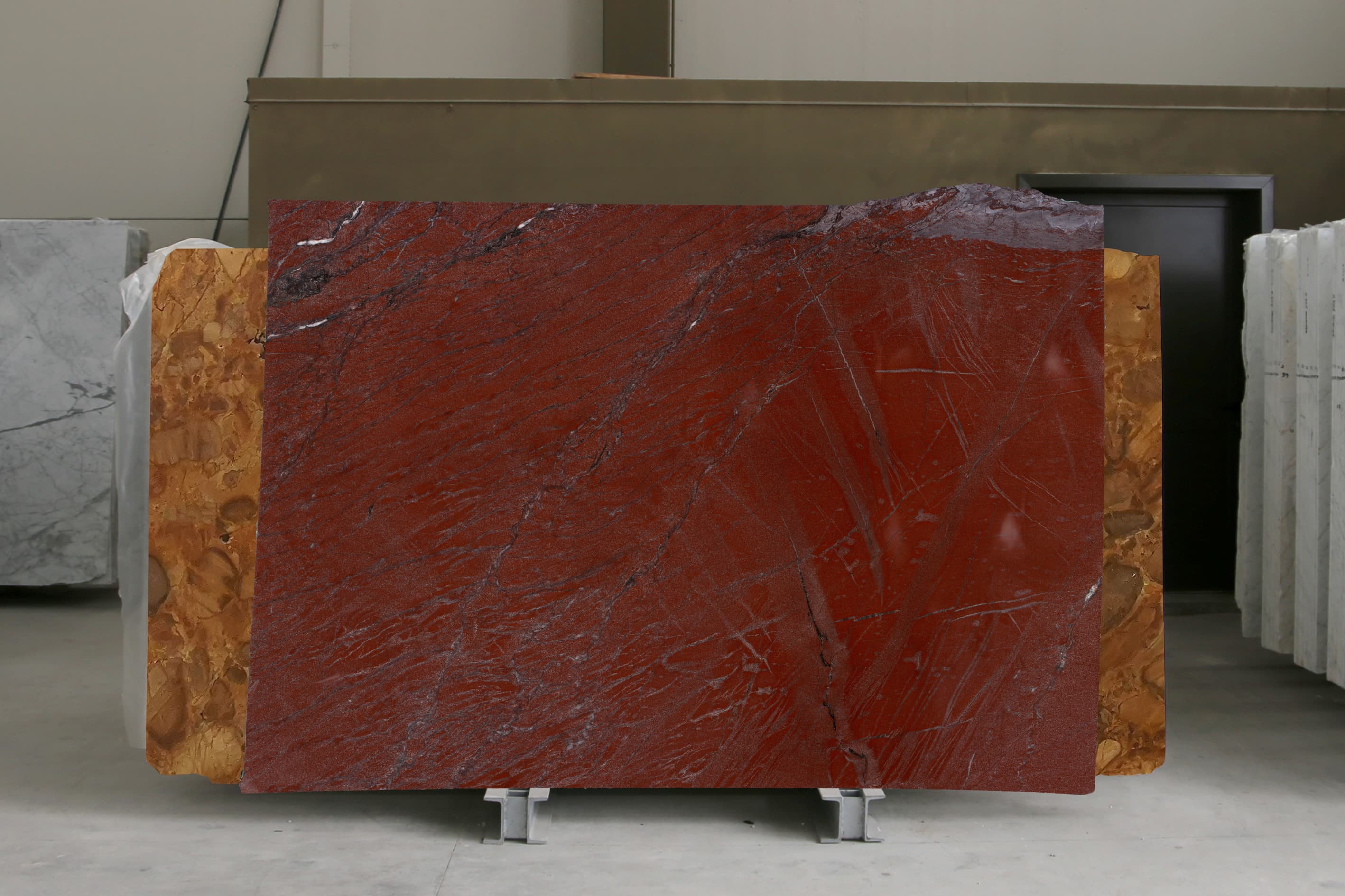 Rosso Laguna · Select