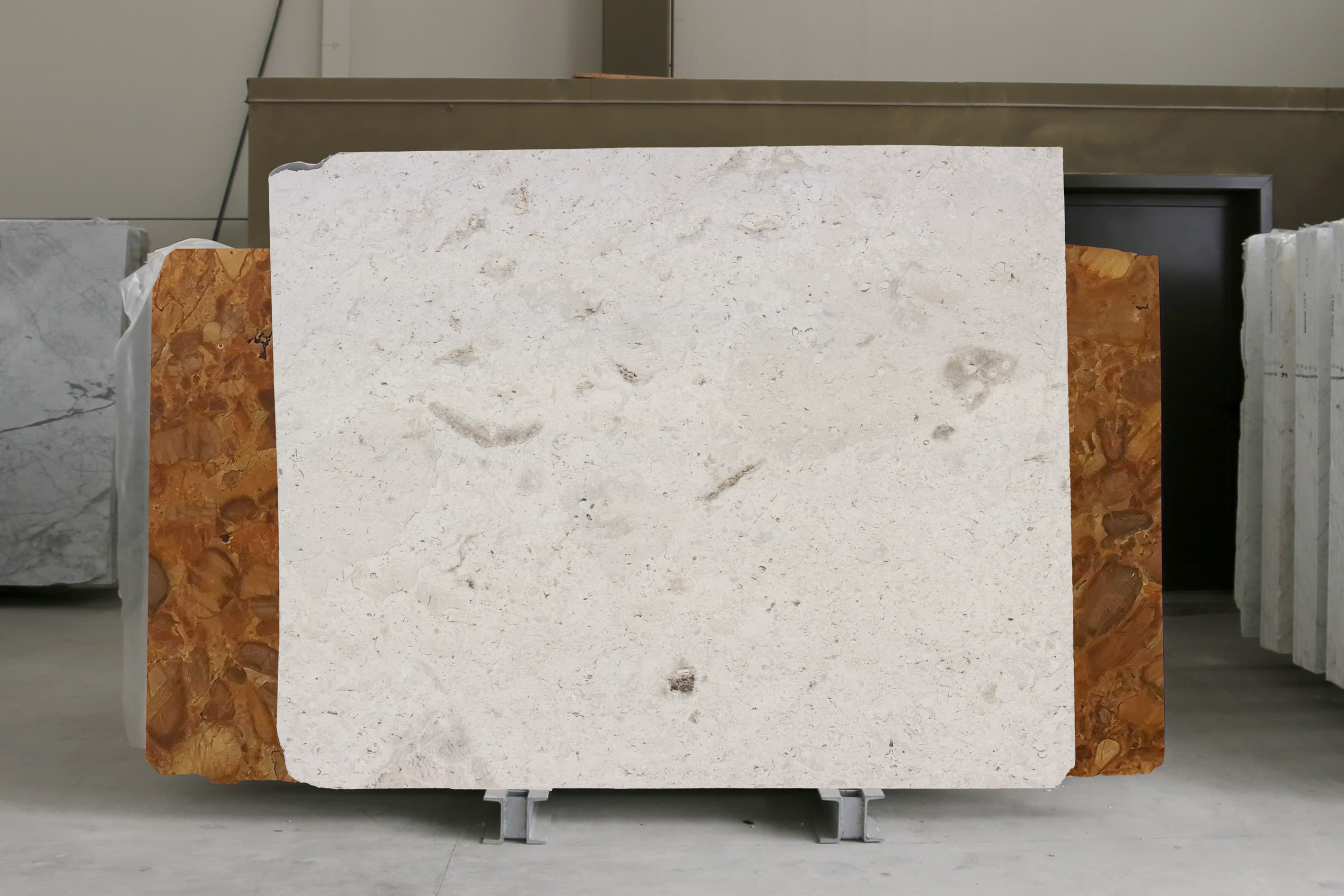 White Travertine Cross-Cut · Select · 195×240×2 cm
