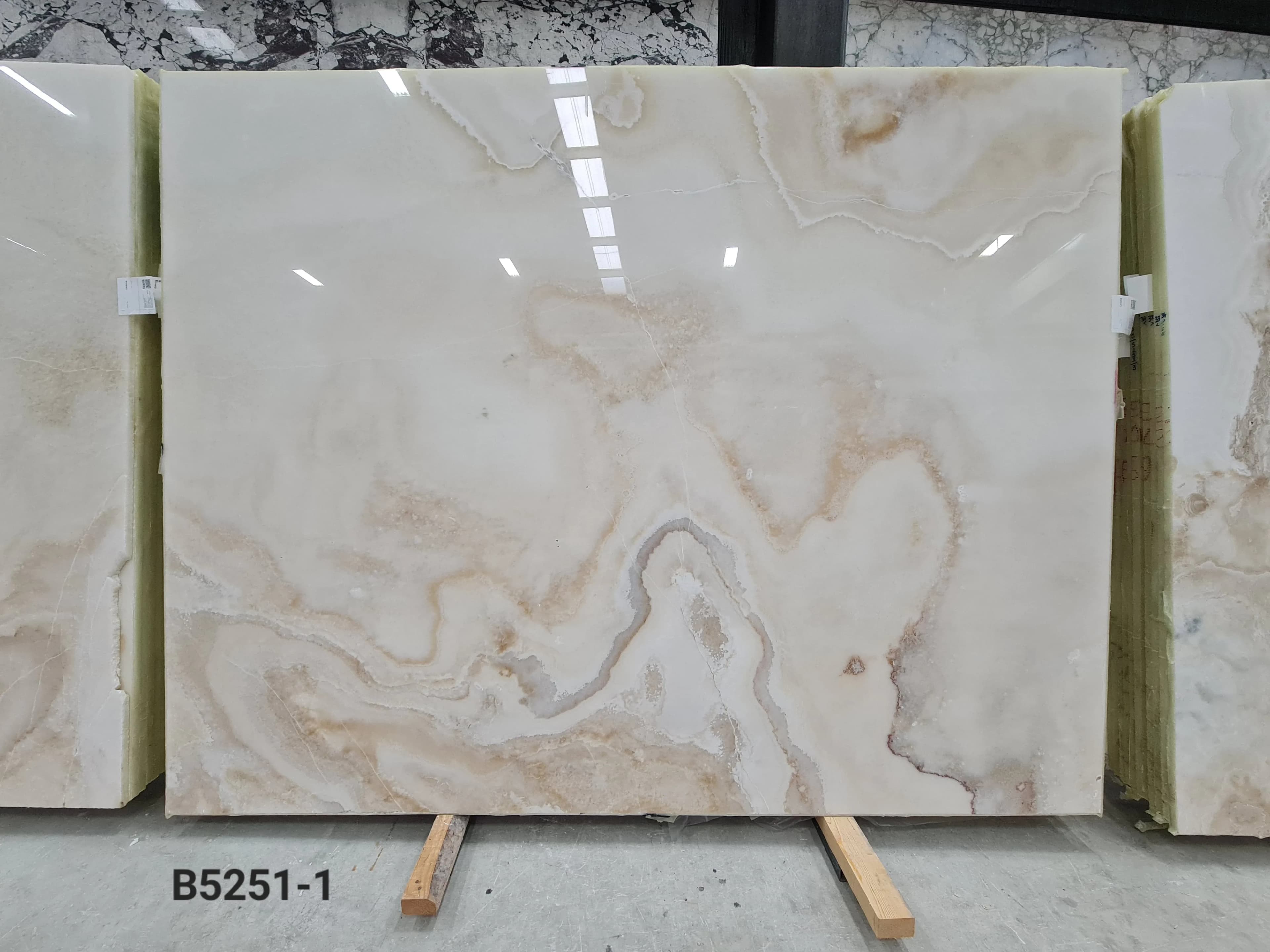 White Onyx · Select