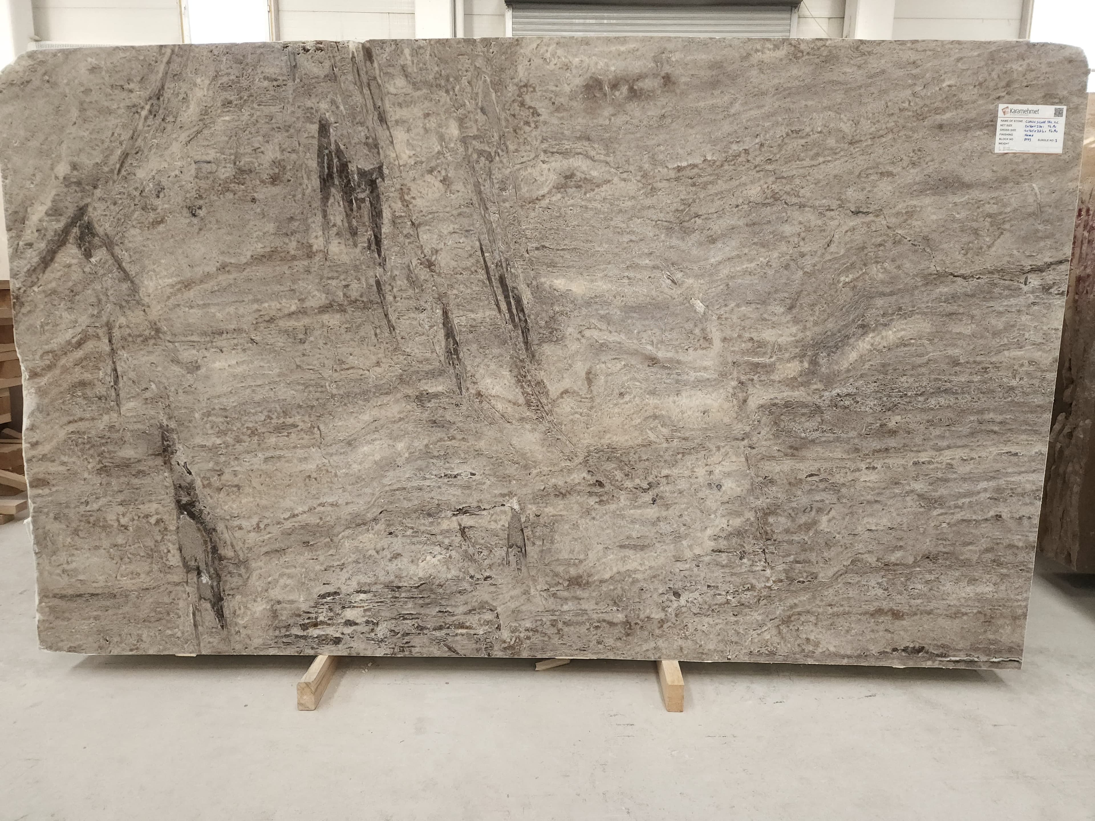 Silver Traverten · Select