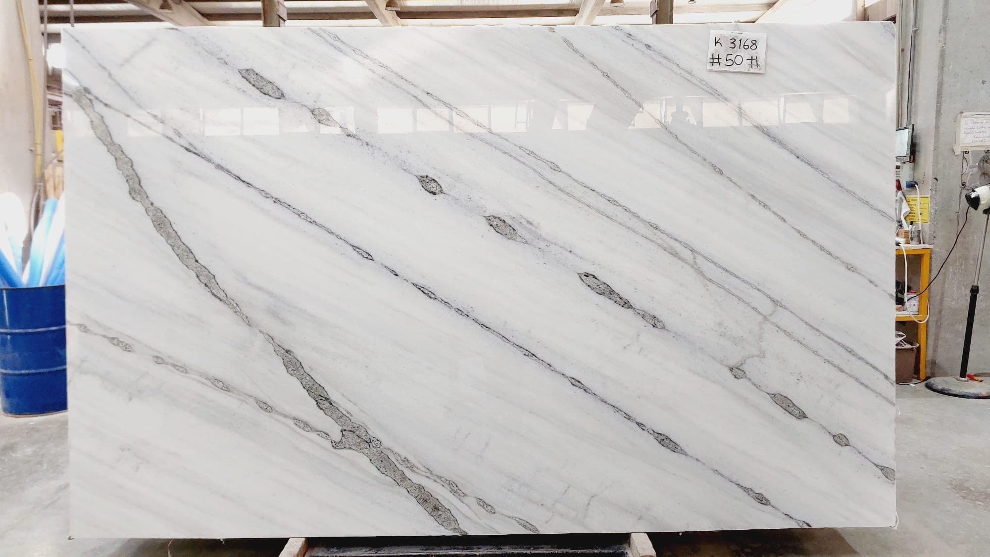 Cascatta White · Select