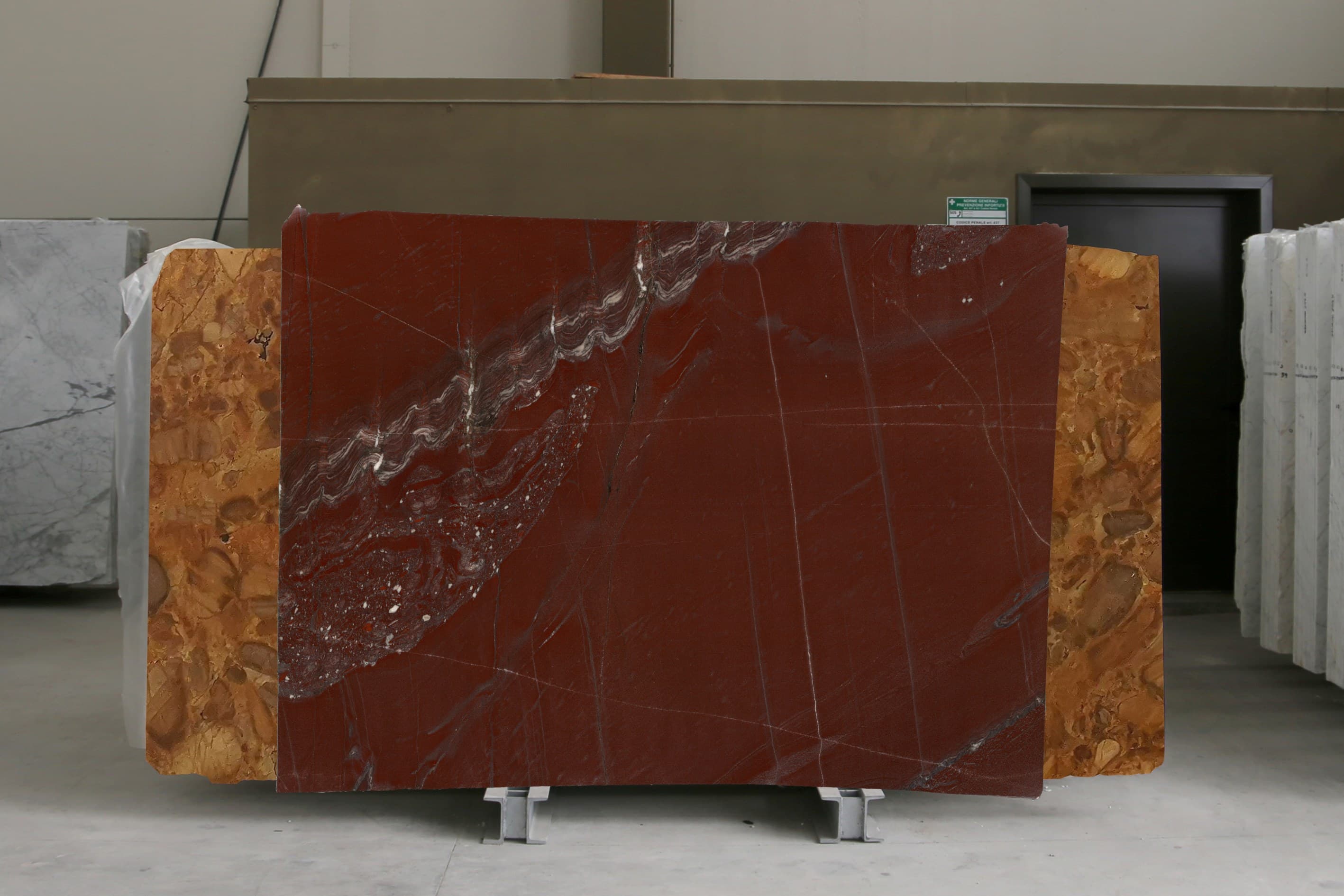 Rosso Laguna · Select