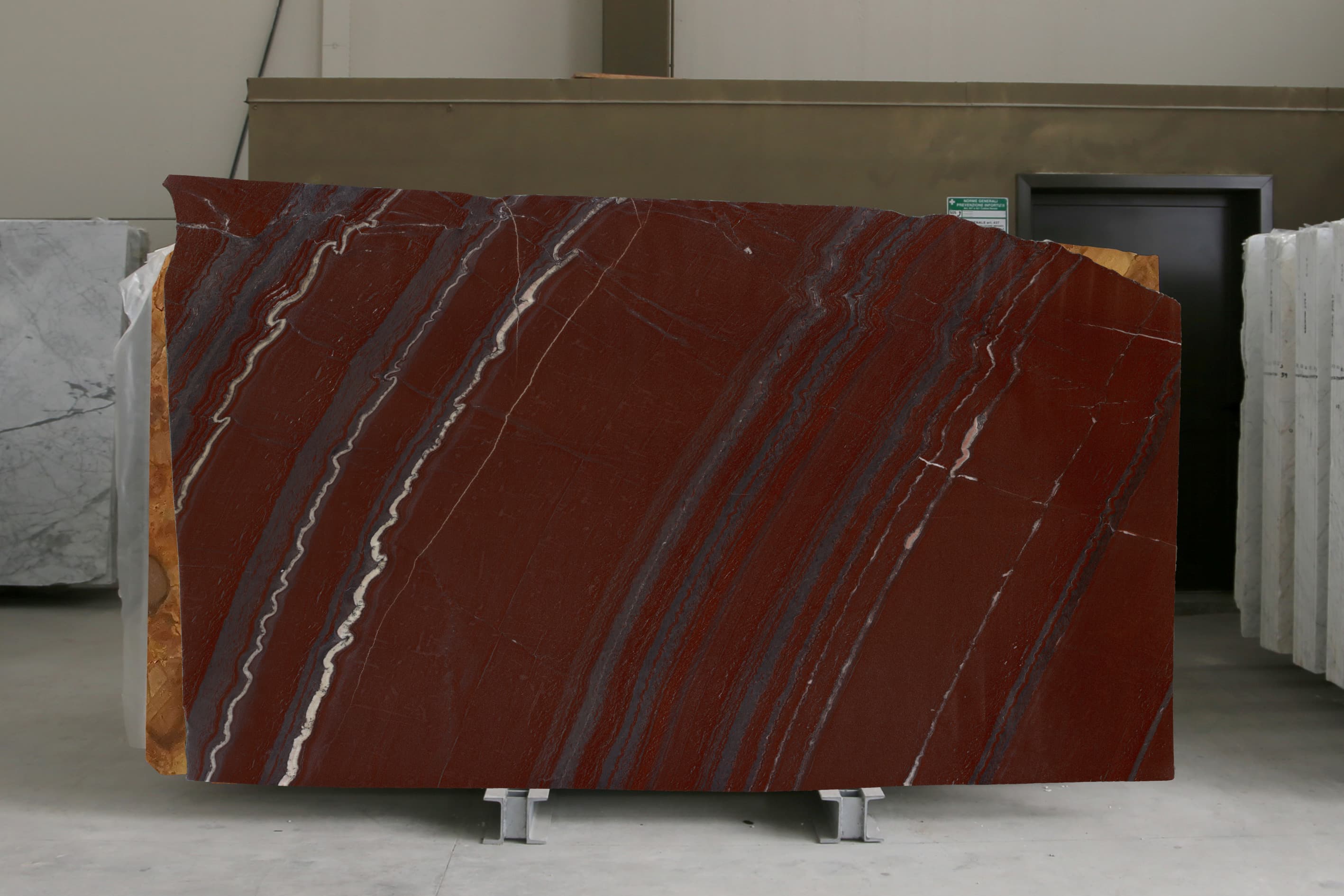 Rosso Laguna · Select
