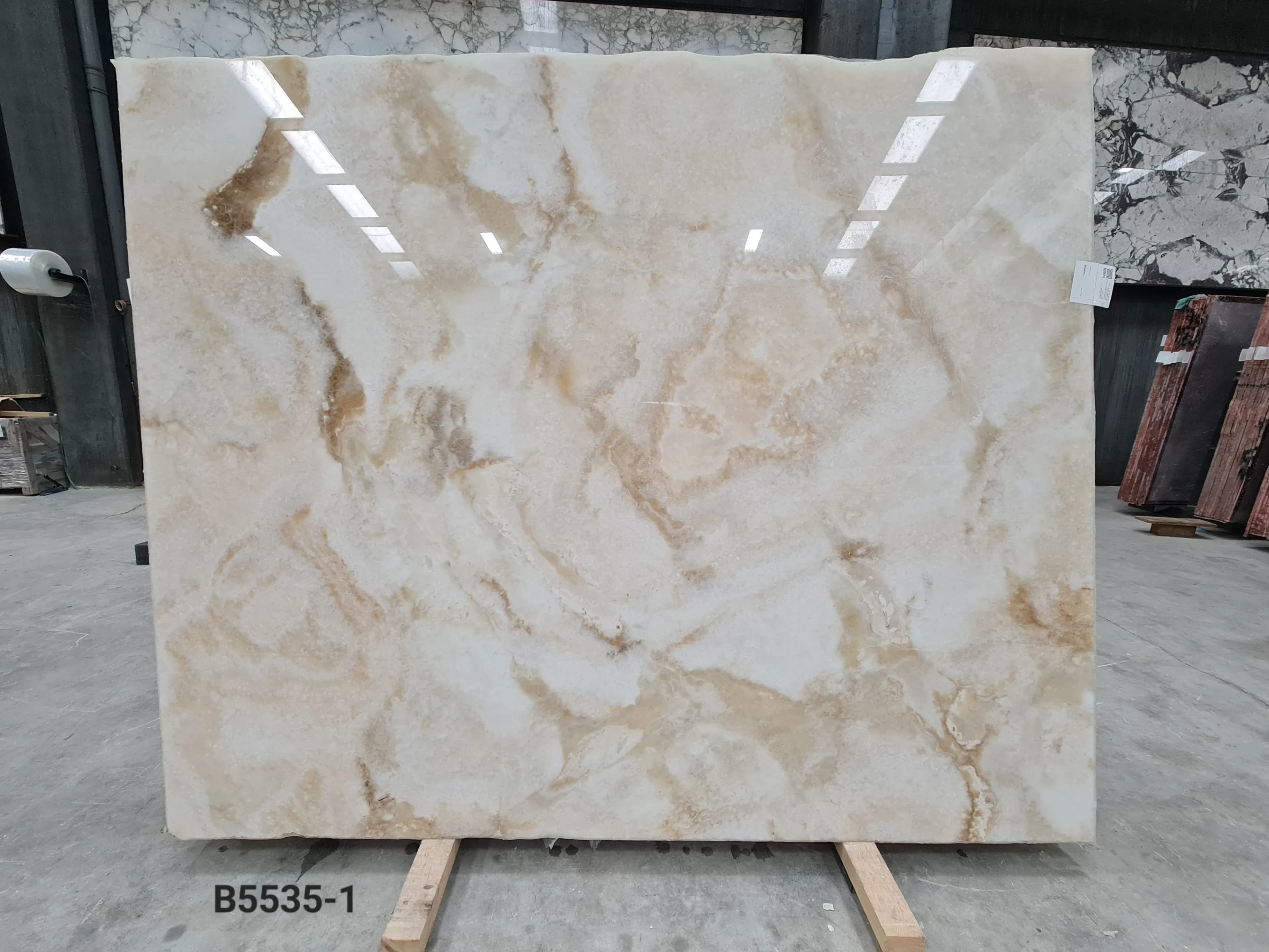 White Onyx · Select