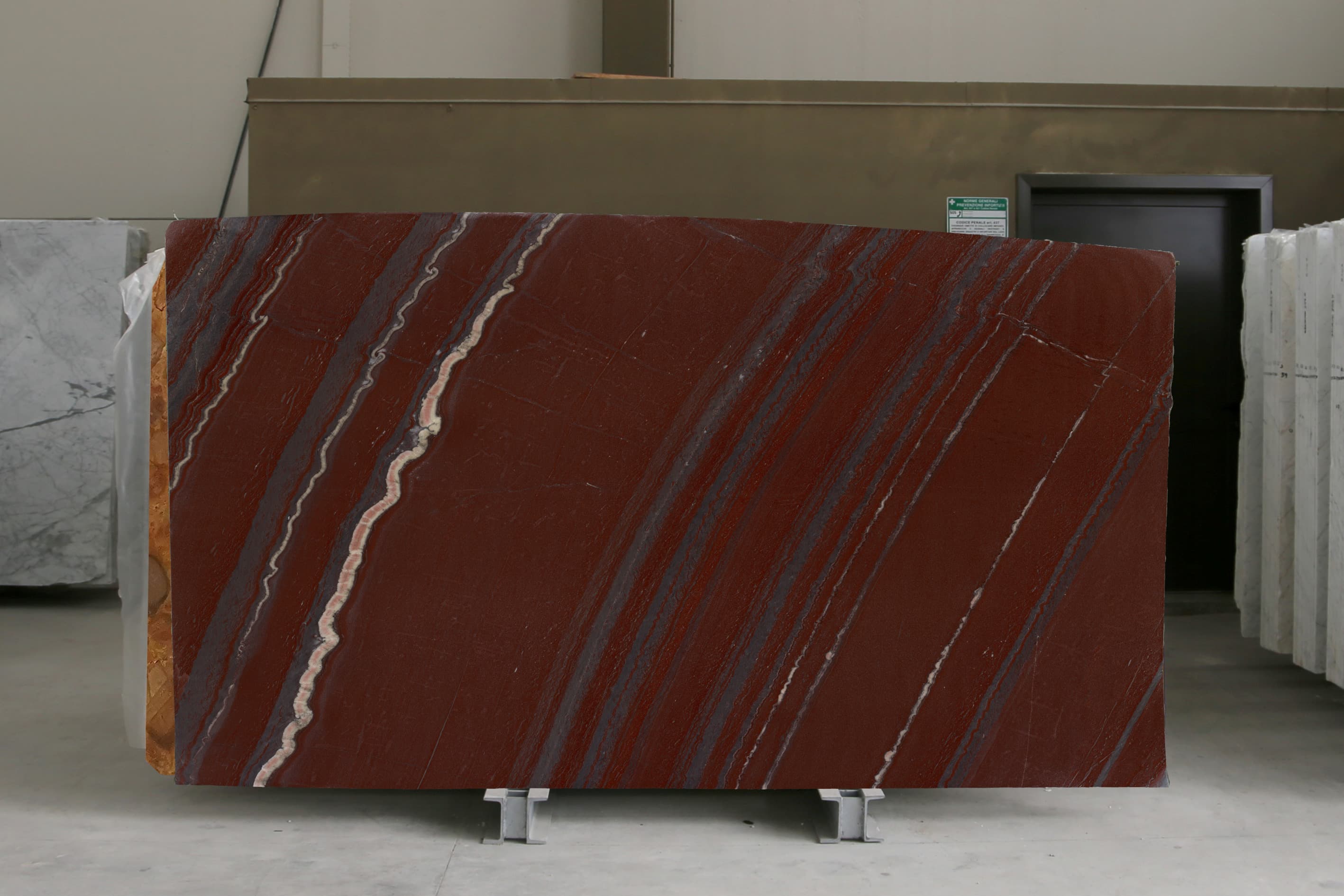 Rosso Laguna · Select